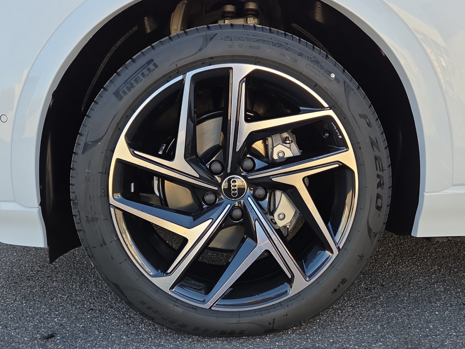 AUDI Q6 e-tron quattro-image-12
