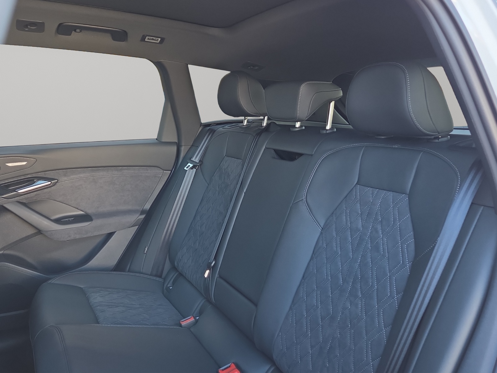 AUDI Q6 e-tron quattro-image-8