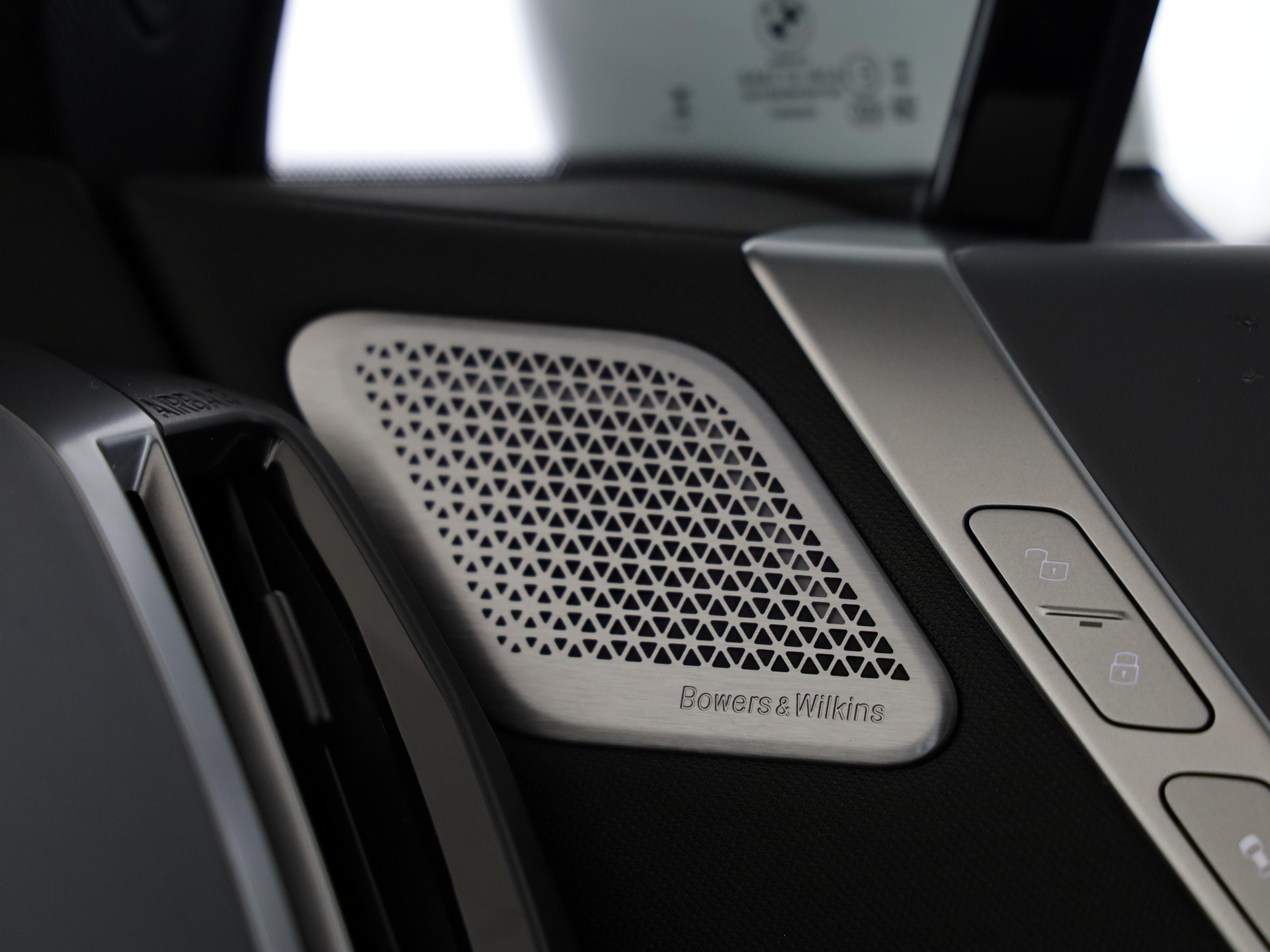 BMW iX xDrive60-image-21