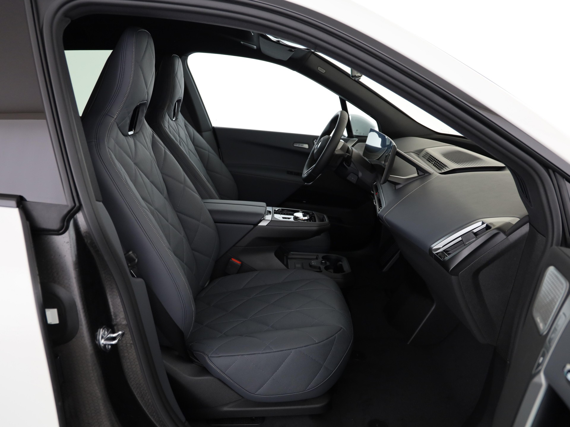 BMW iX xDrive60-image-15