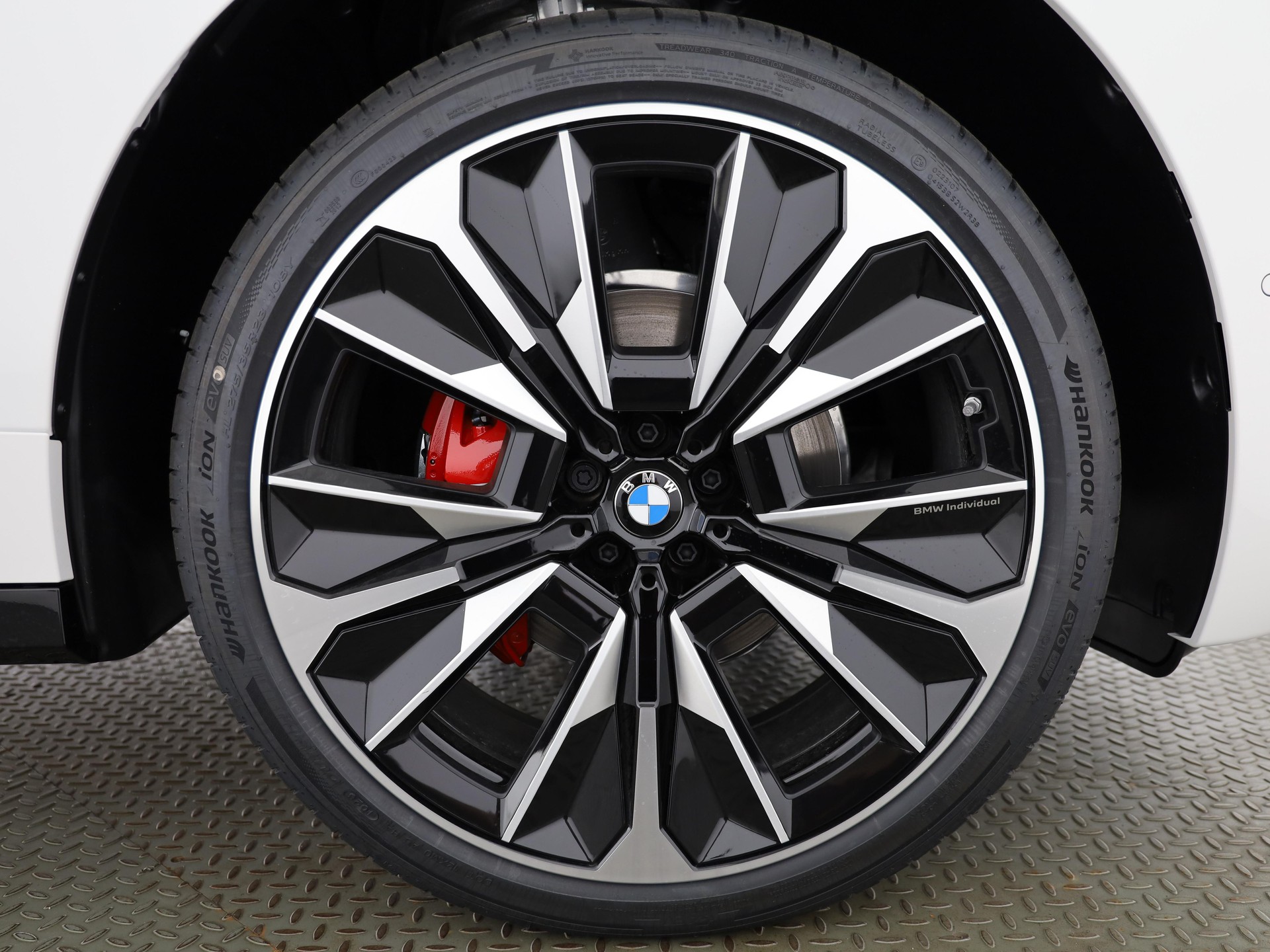 BMW iX xDrive60-image-6