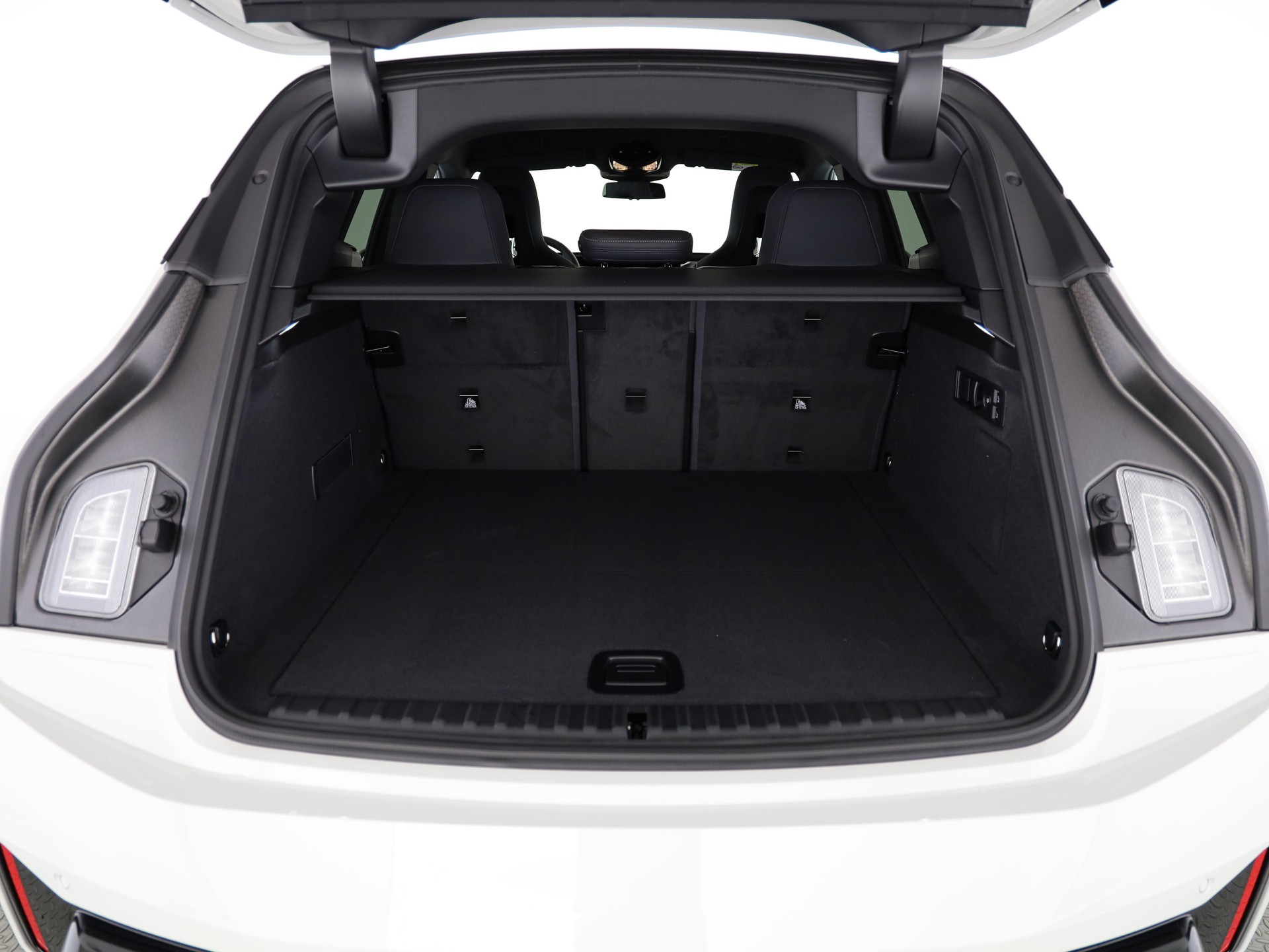 BMW iX xDrive60-image-7