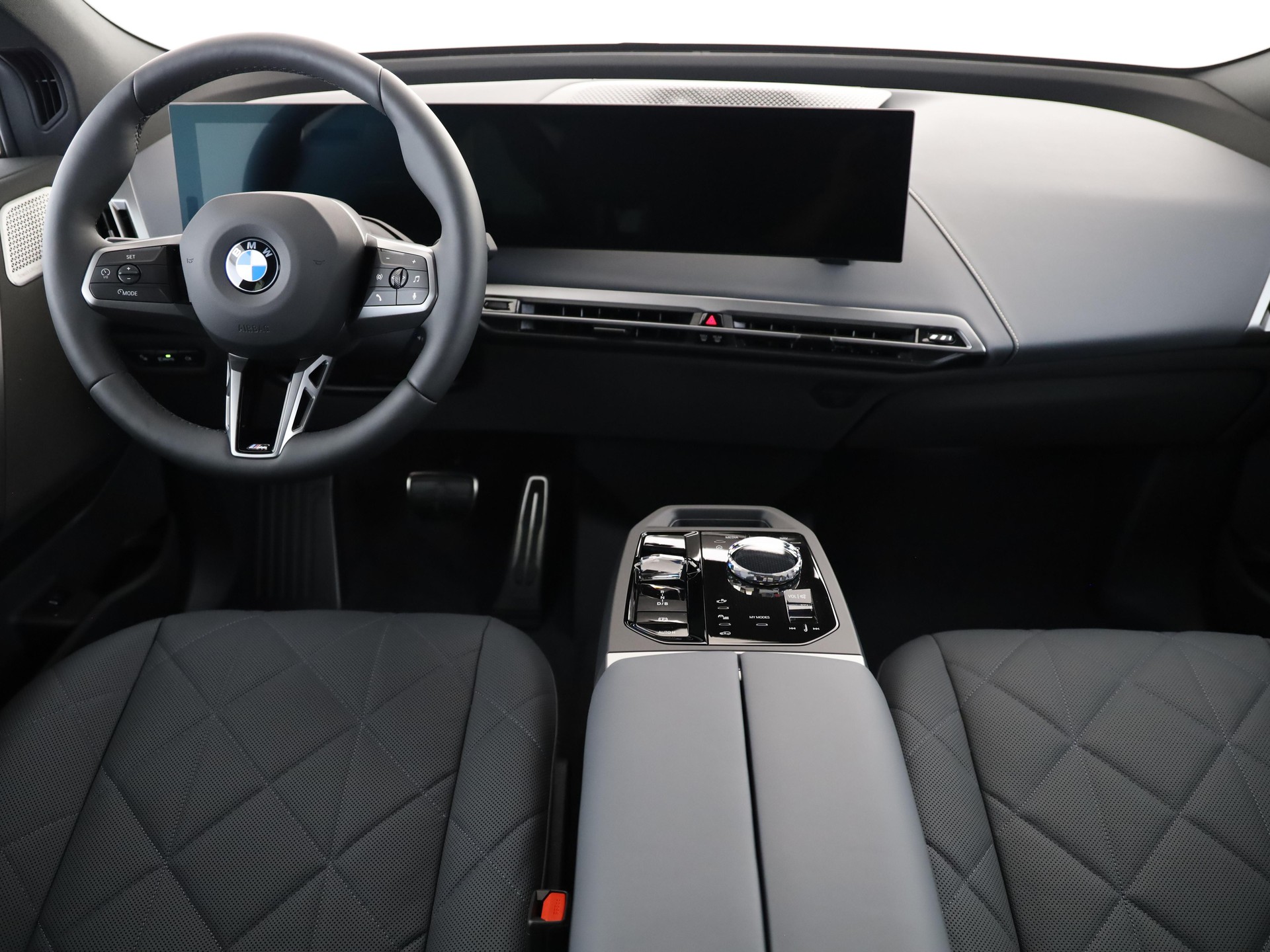 BMW iX xDrive60-image-18