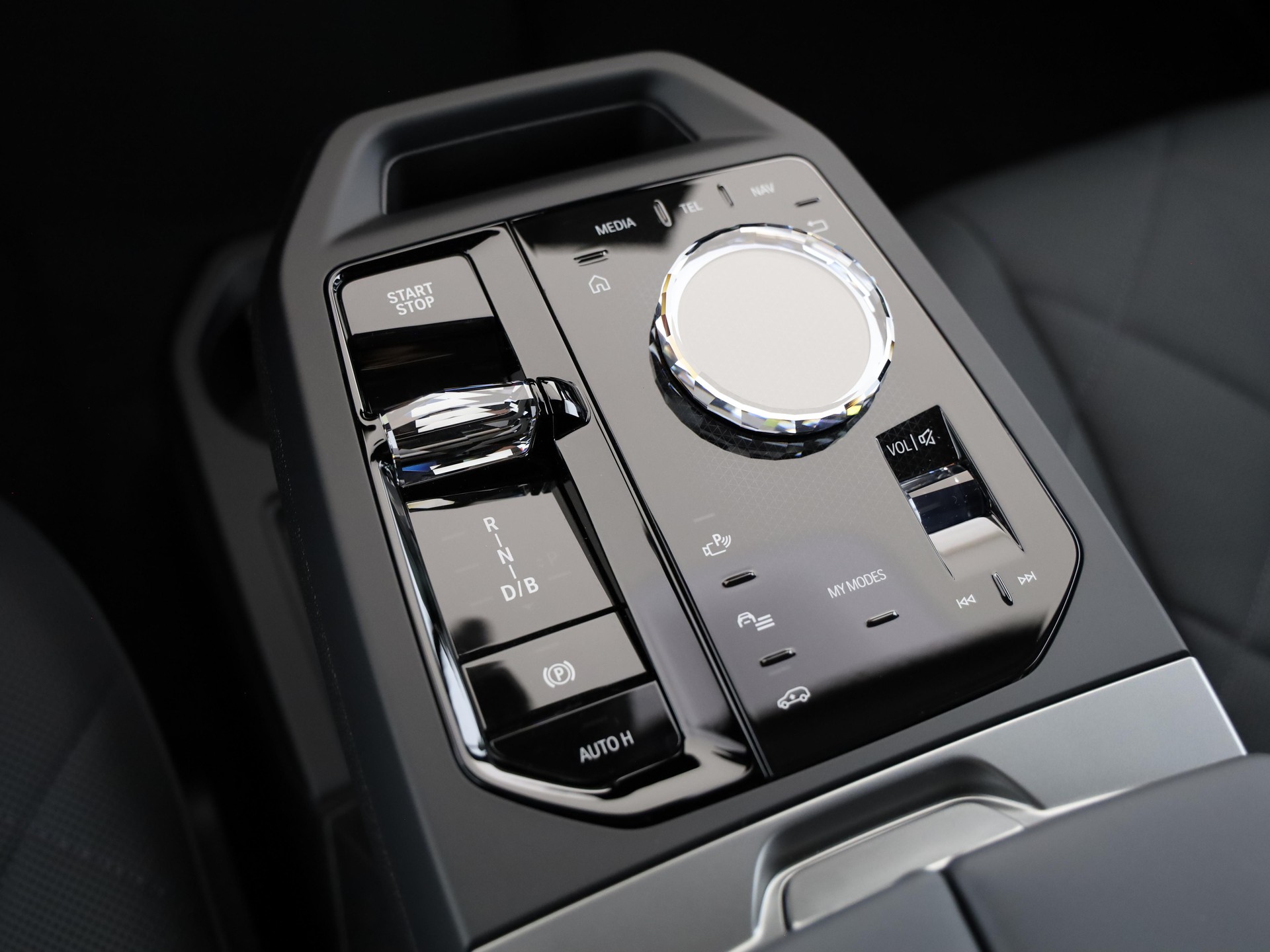 BMW iX xDrive60-image-19