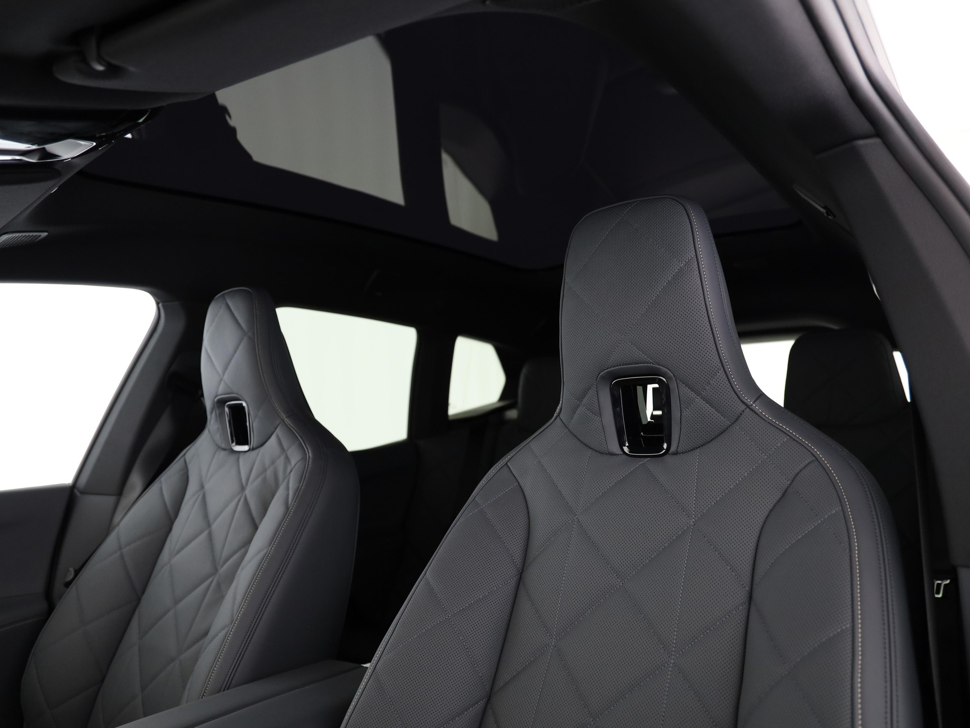 BMW iX xDrive60-image-12