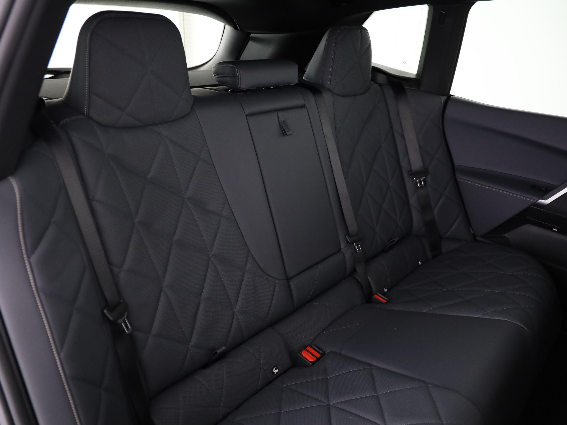 BMW iX xDrive60-image-16