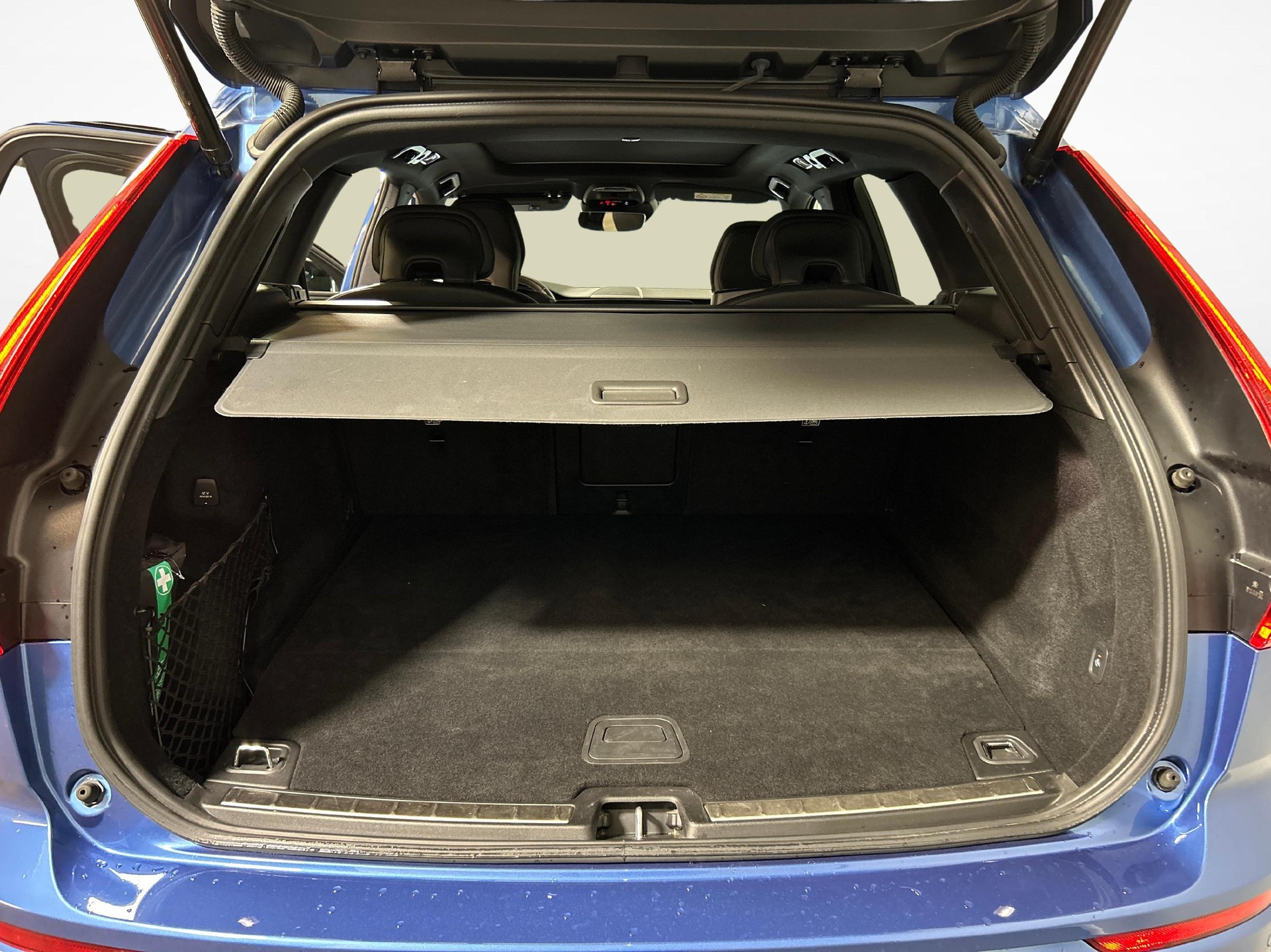 VOLVO XC60 2.0 T8 TE R-Design eAWD-image-13