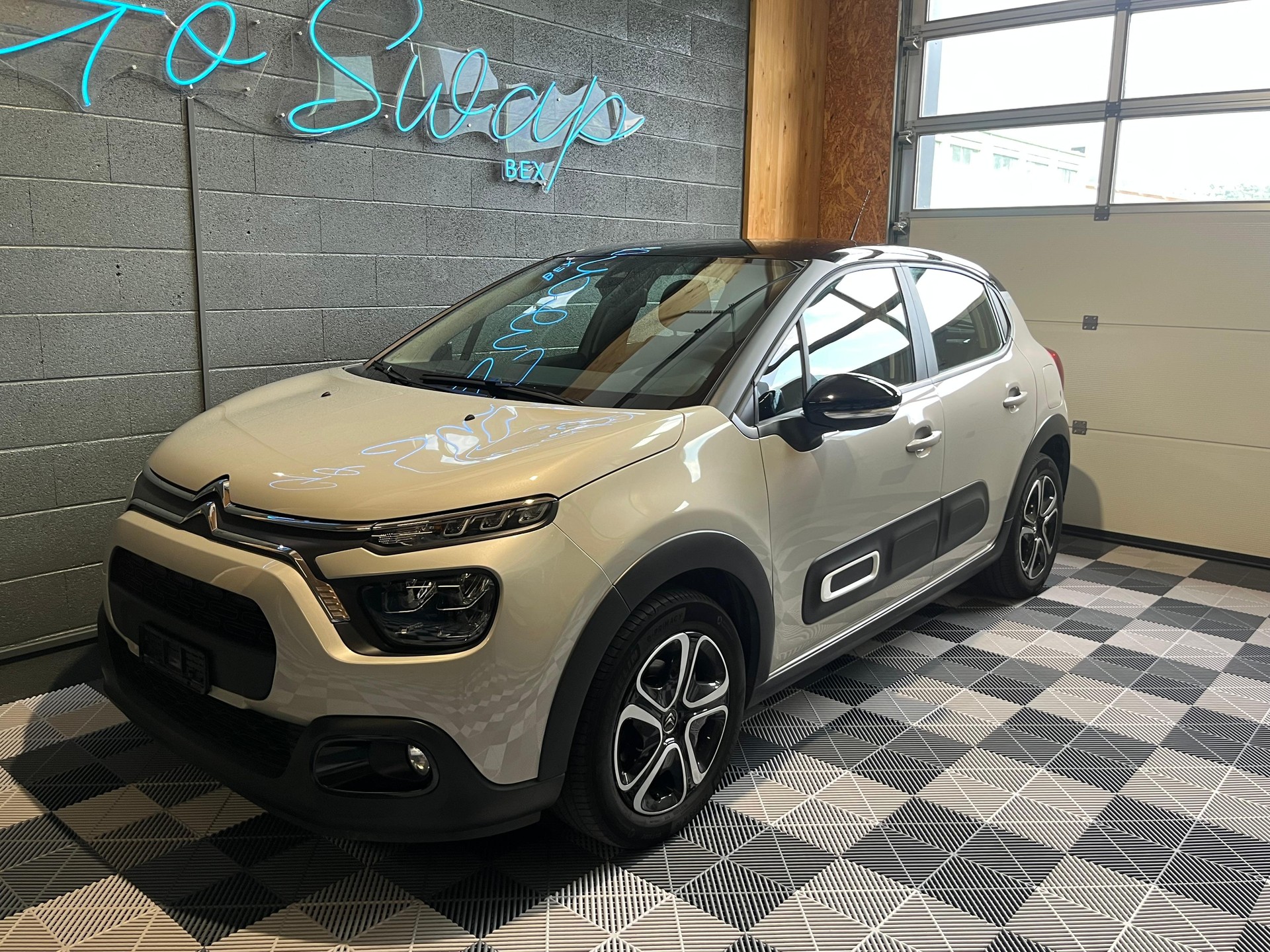 CITROEN C3 1.2i PureTech Swiss Edition EAT6-image-4
