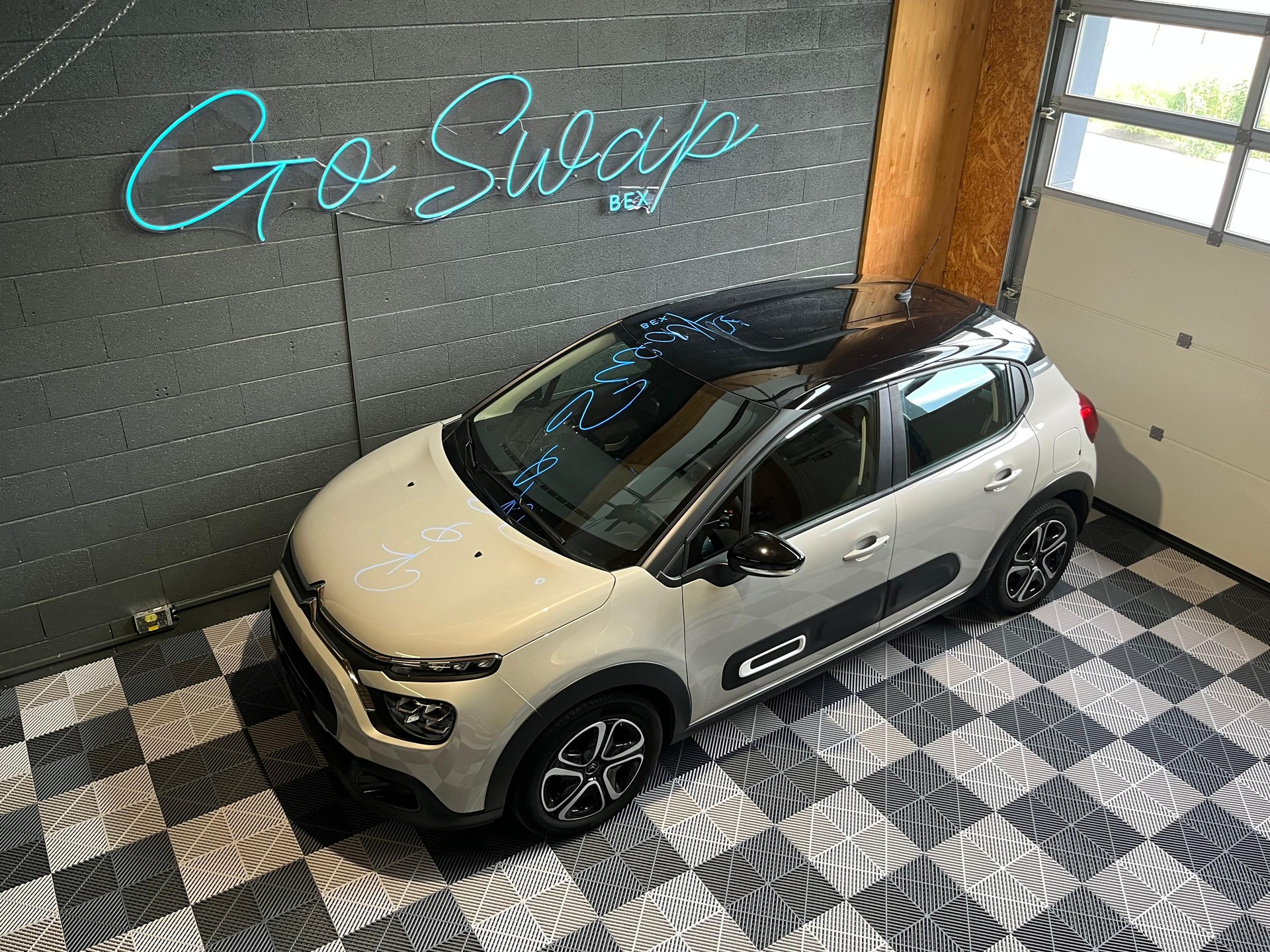 CITROEN C3 1.2i PureTech Swiss Edition EAT6-image-5