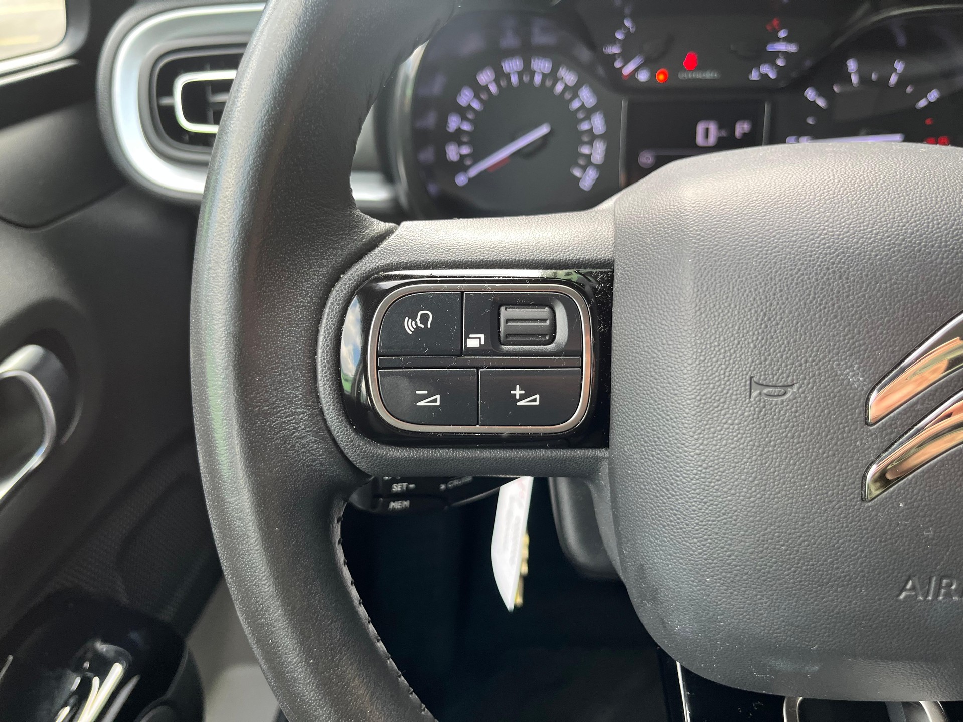 CITROEN C3 1.2i PureTech Swiss Edition EAT6-image-16