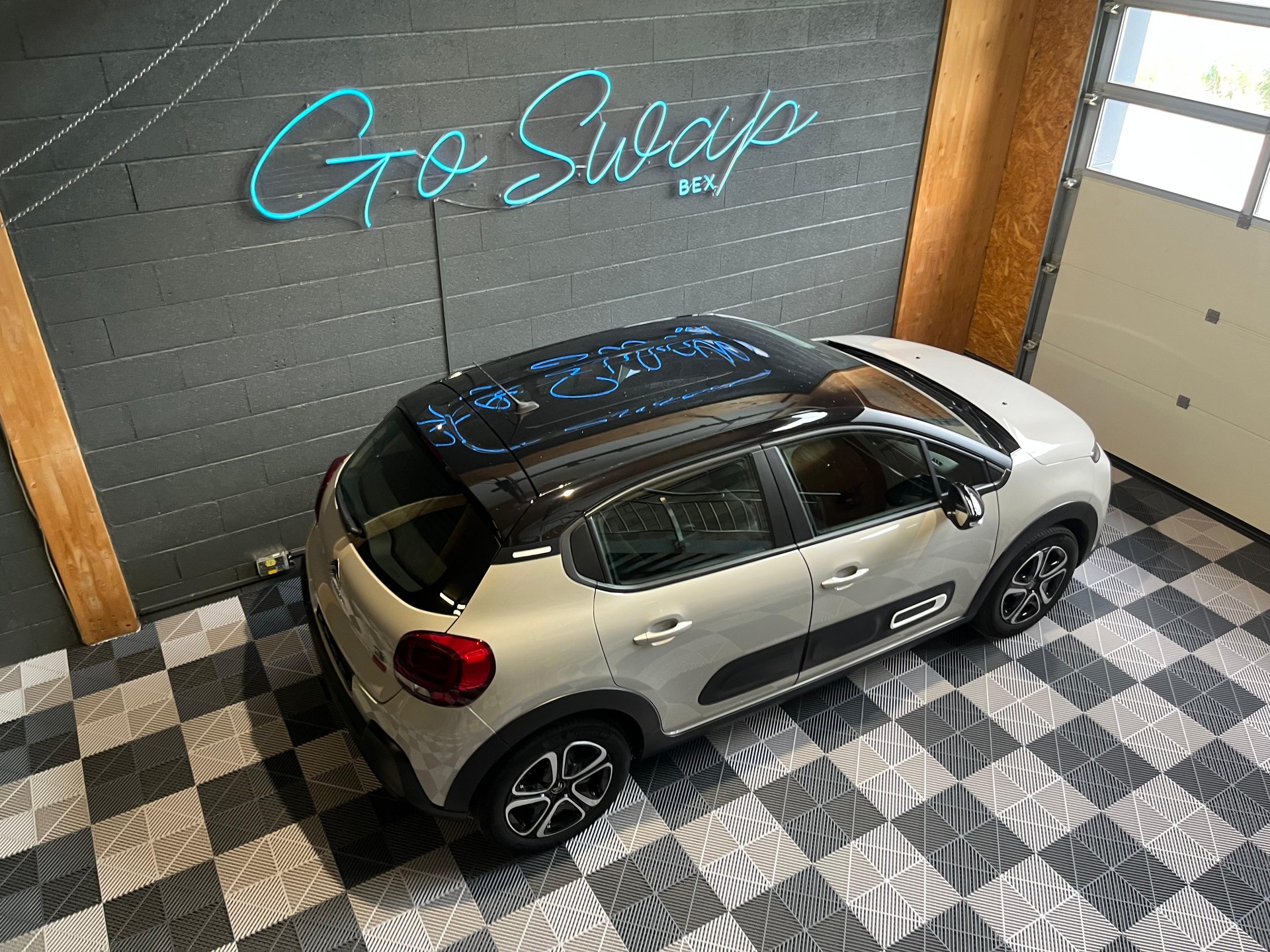 CITROEN C3 1.2i PureTech Swiss Edition EAT6-image-2