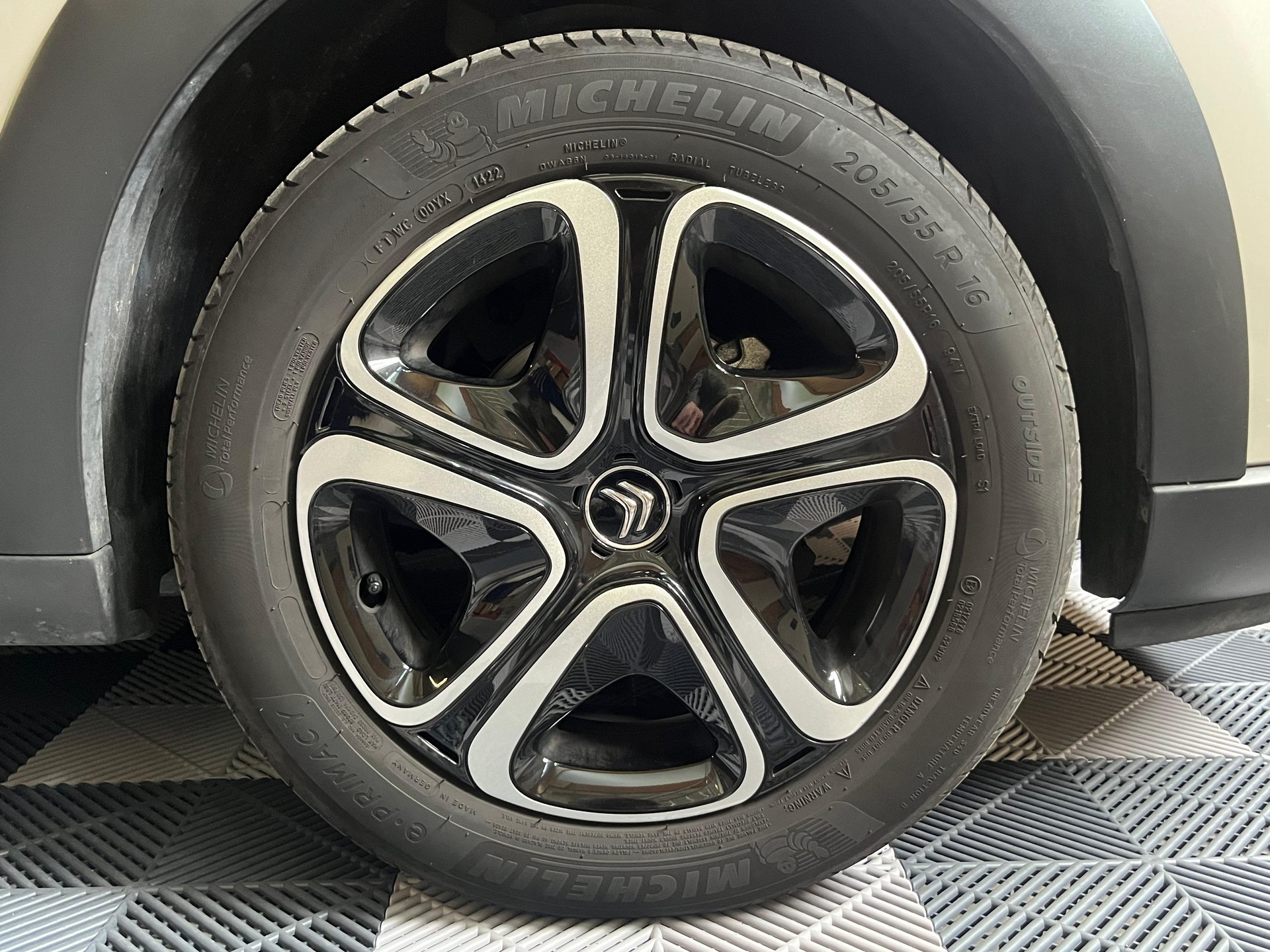 CITROEN C3 1.2i PureTech Swiss Edition EAT6-image-8