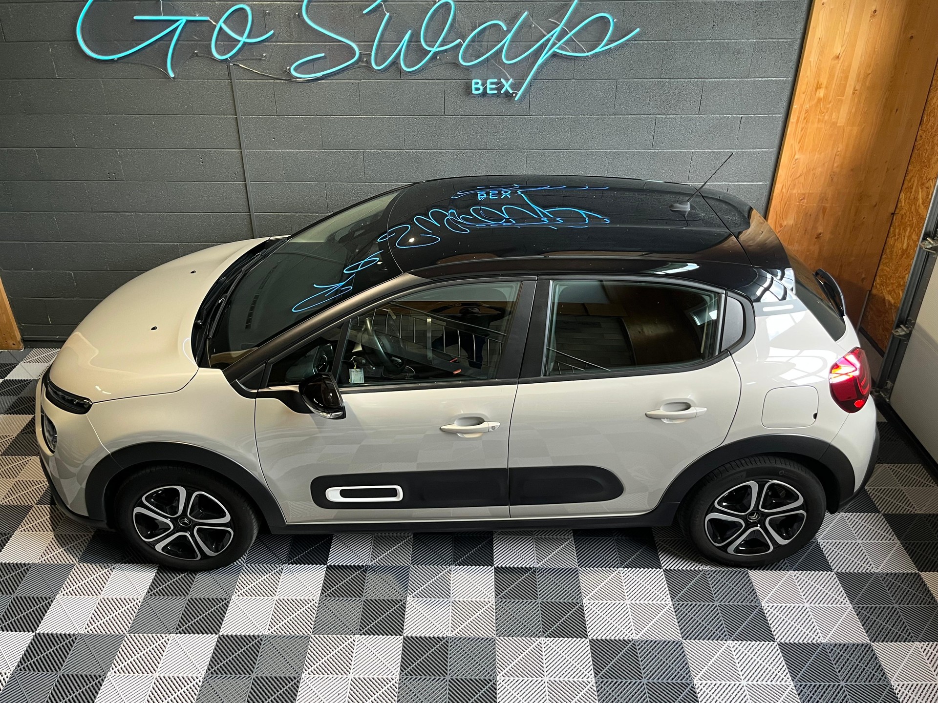 CITROEN C3 1.2i PureTech Swiss Edition EAT6-image-6