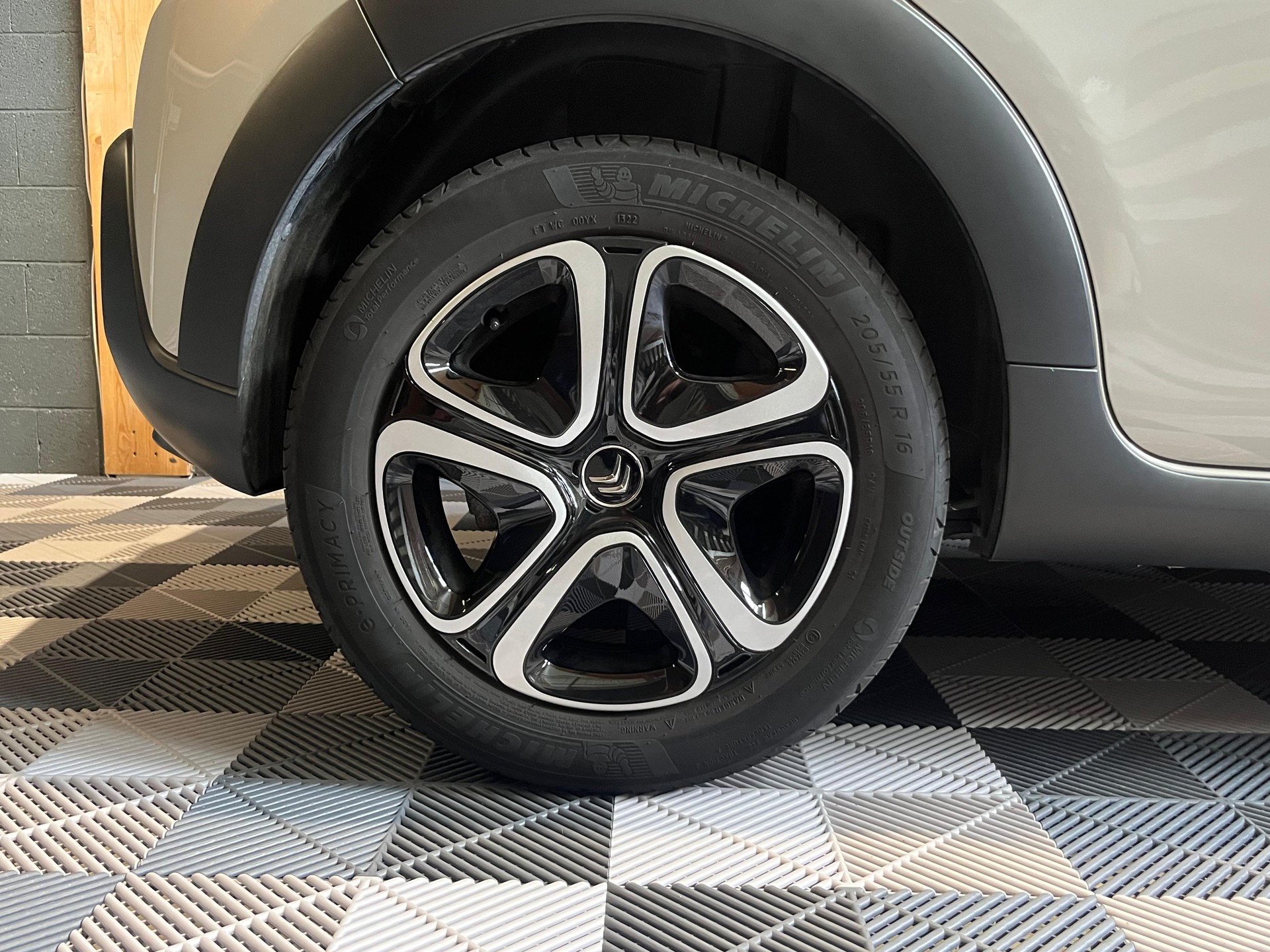 CITROEN C3 1.2i PureTech Swiss Edition EAT6-image-9