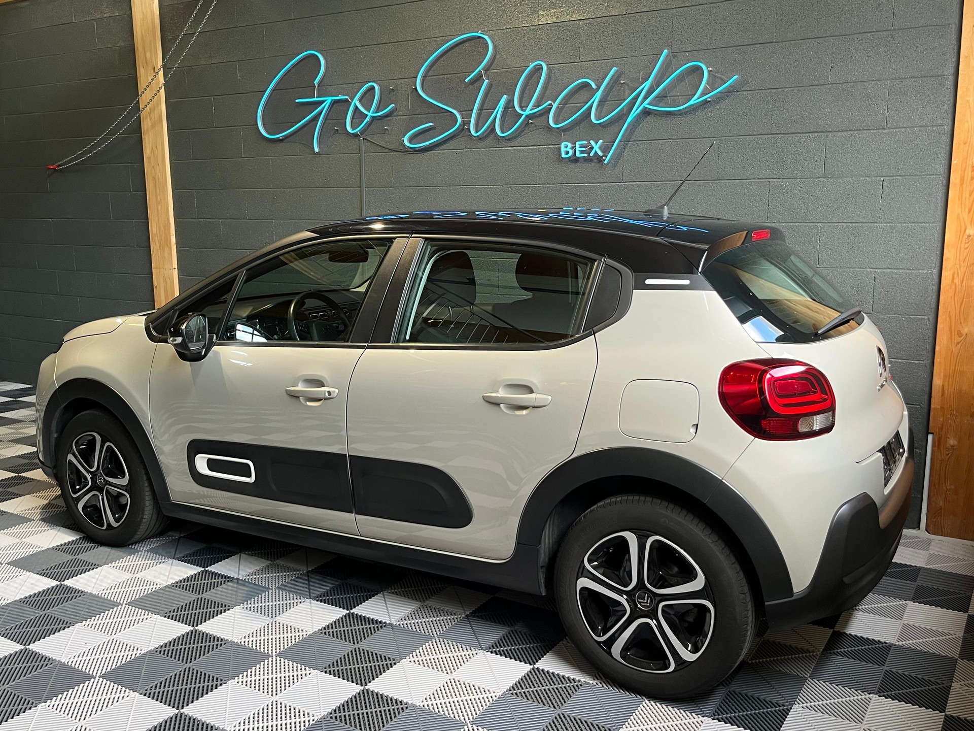 CITROEN C3 1.2i PureTech Swiss Edition EAT6-image-7