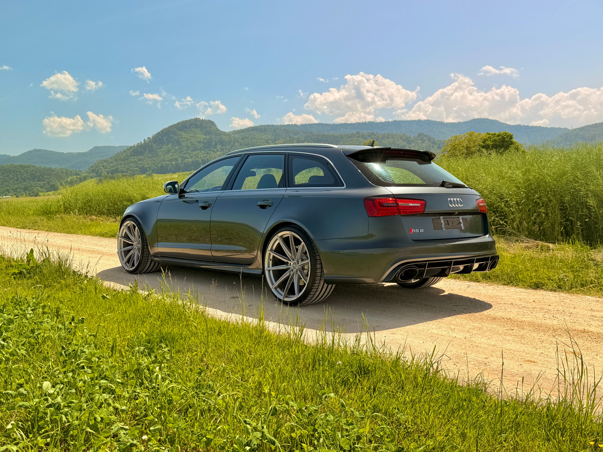 AUDI RS6 Avant 4.0 TFSI V8 quattro Tiptronic-image-0