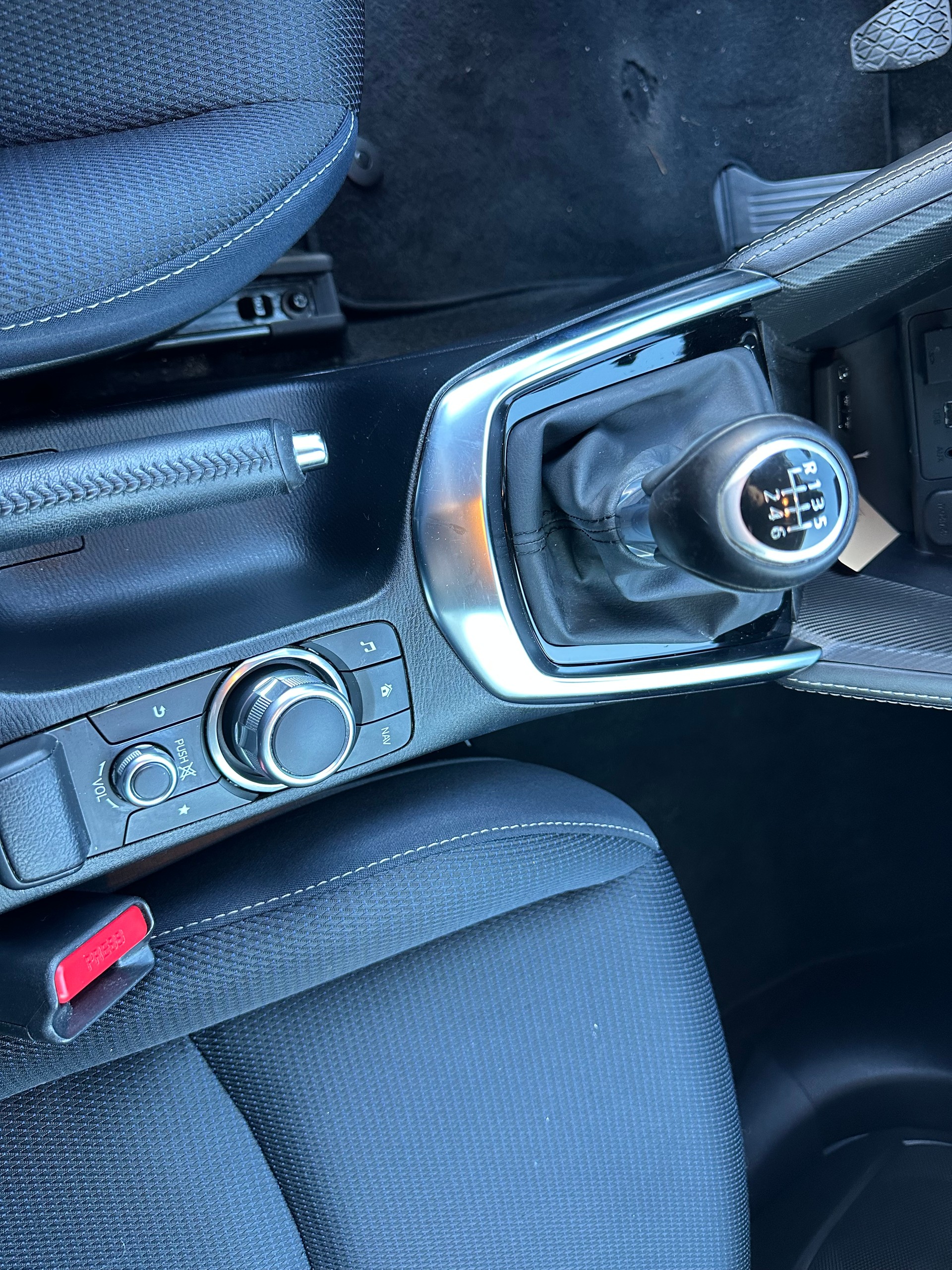 MAZDA 2 SKYACTIV-G 90 Mild Hybrid Revolution-image-12