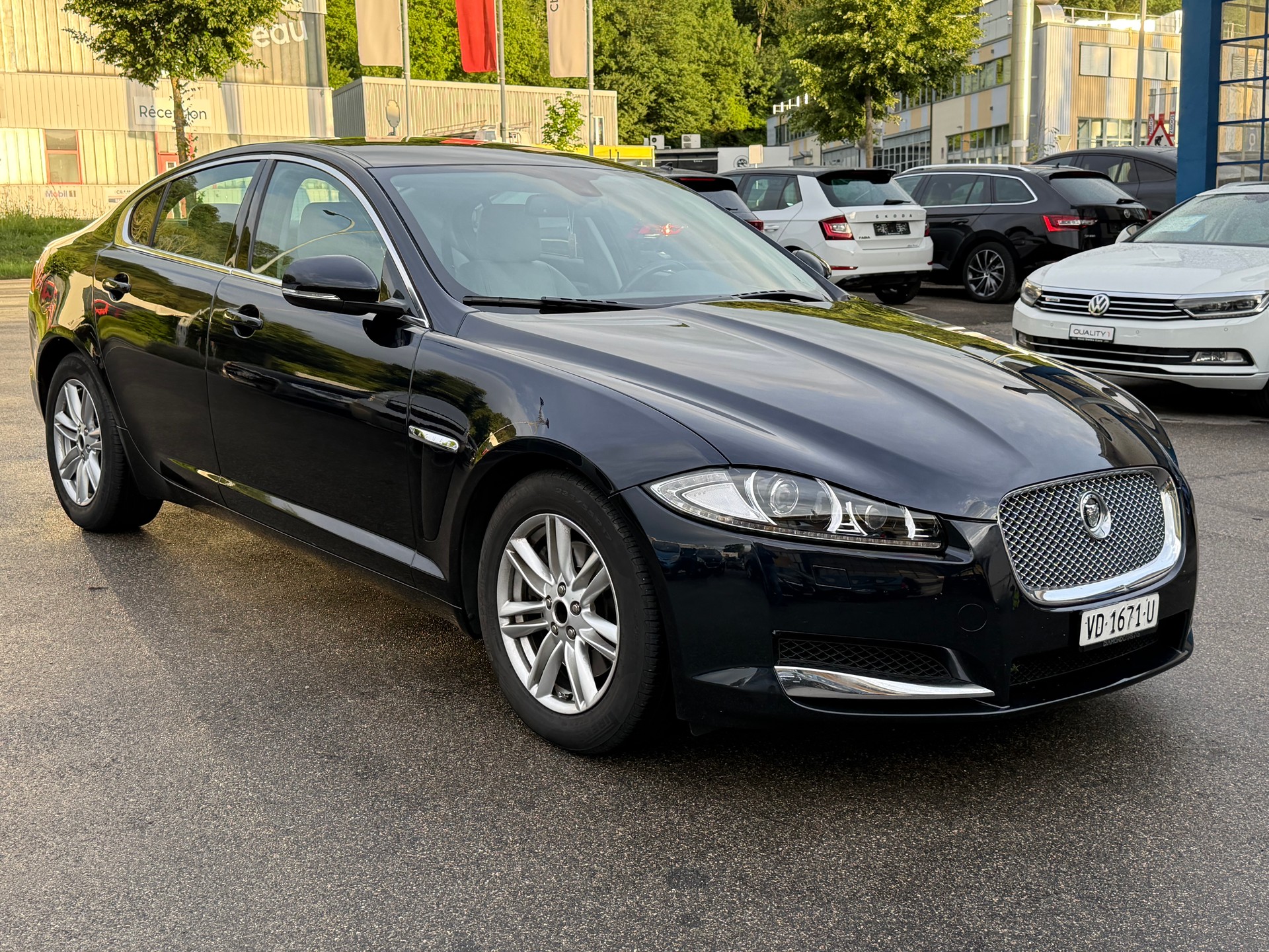 JAGUAR XF 3.0d V6 Premium Luxury-image-2