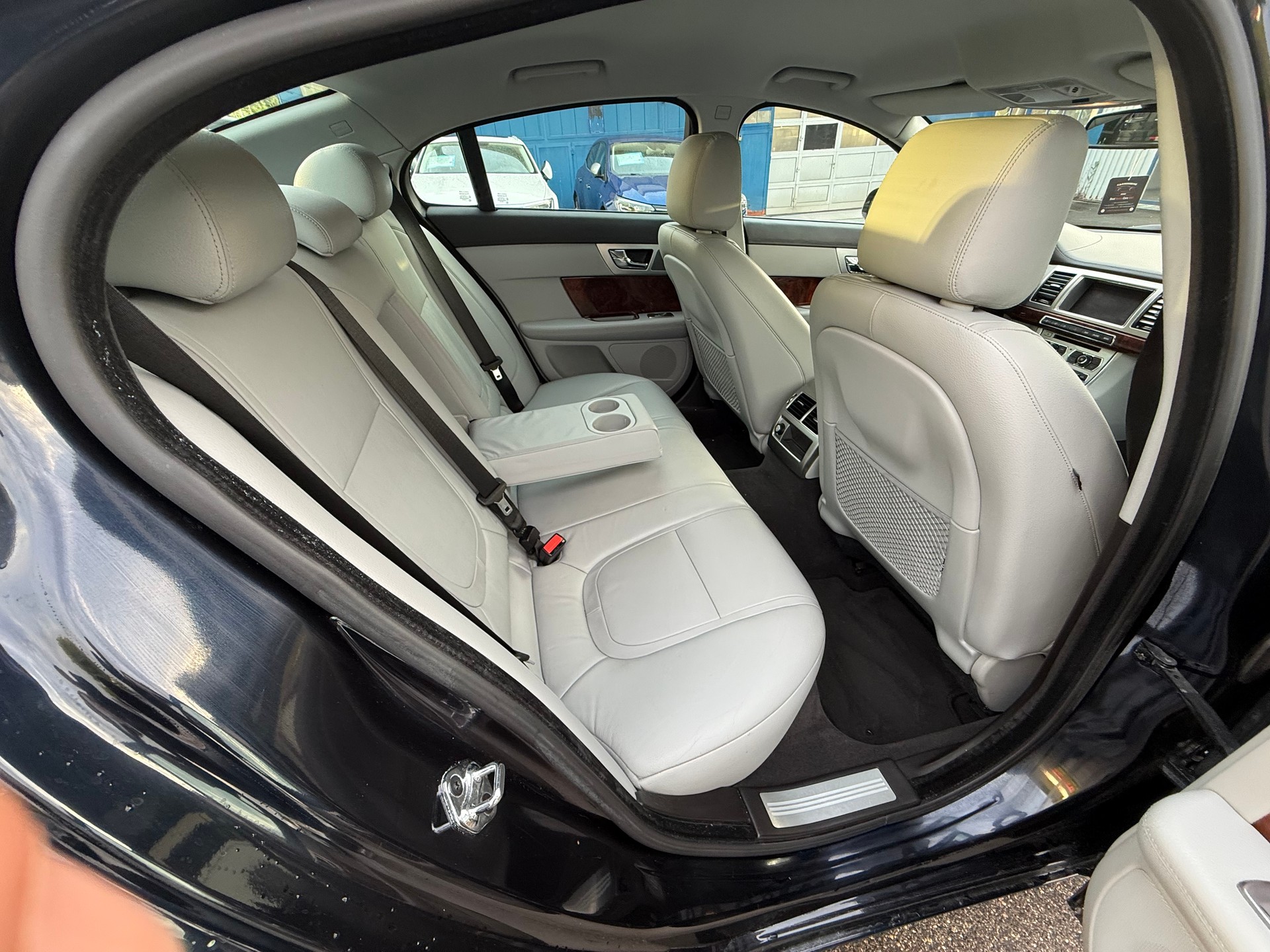 JAGUAR XF 3.0d V6 Premium Luxury-image-7