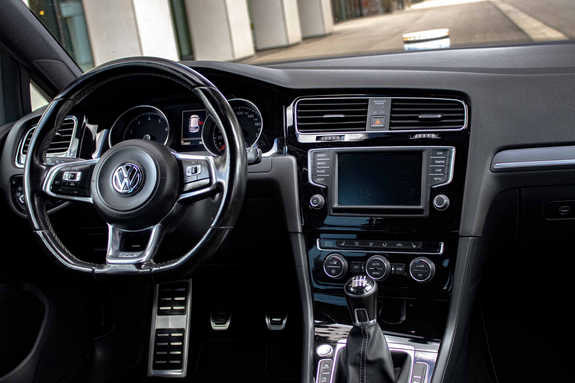 VW Golf 1.4 TSI R Line Lounge-image-9