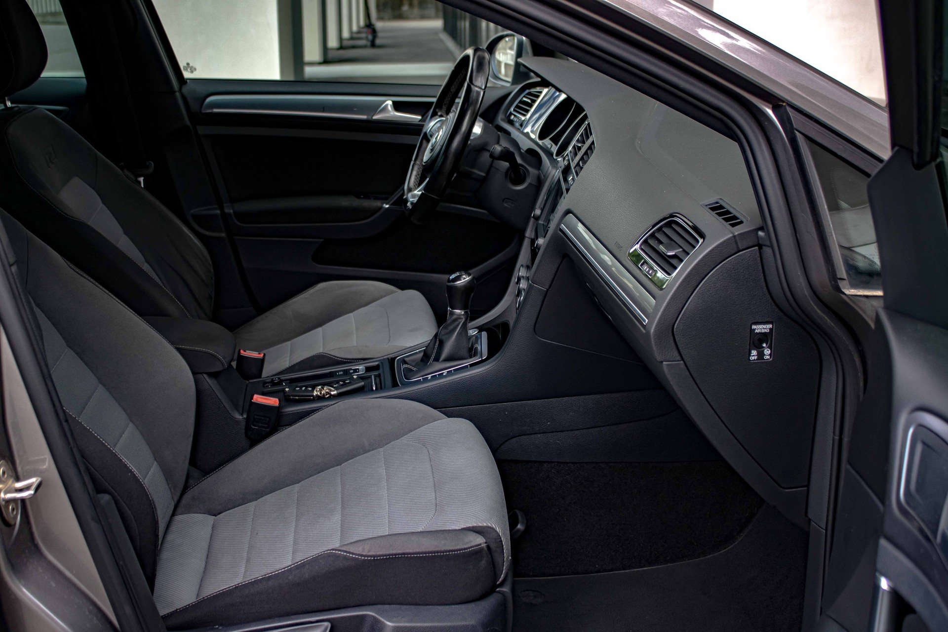 VW Golf 1.4 TSI R Line Lounge-image-13