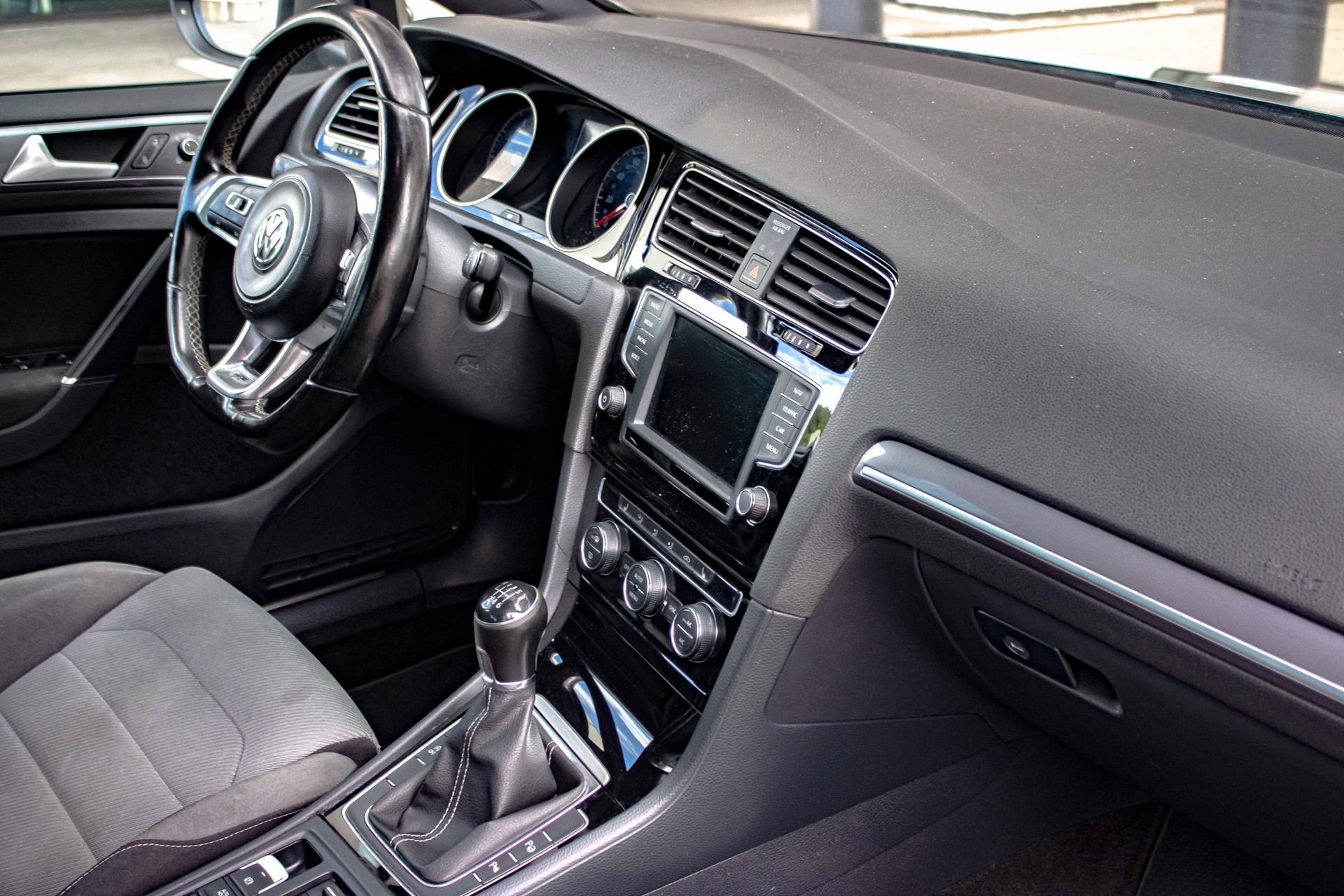 VW Golf 1.4 TSI R Line Lounge-image-15