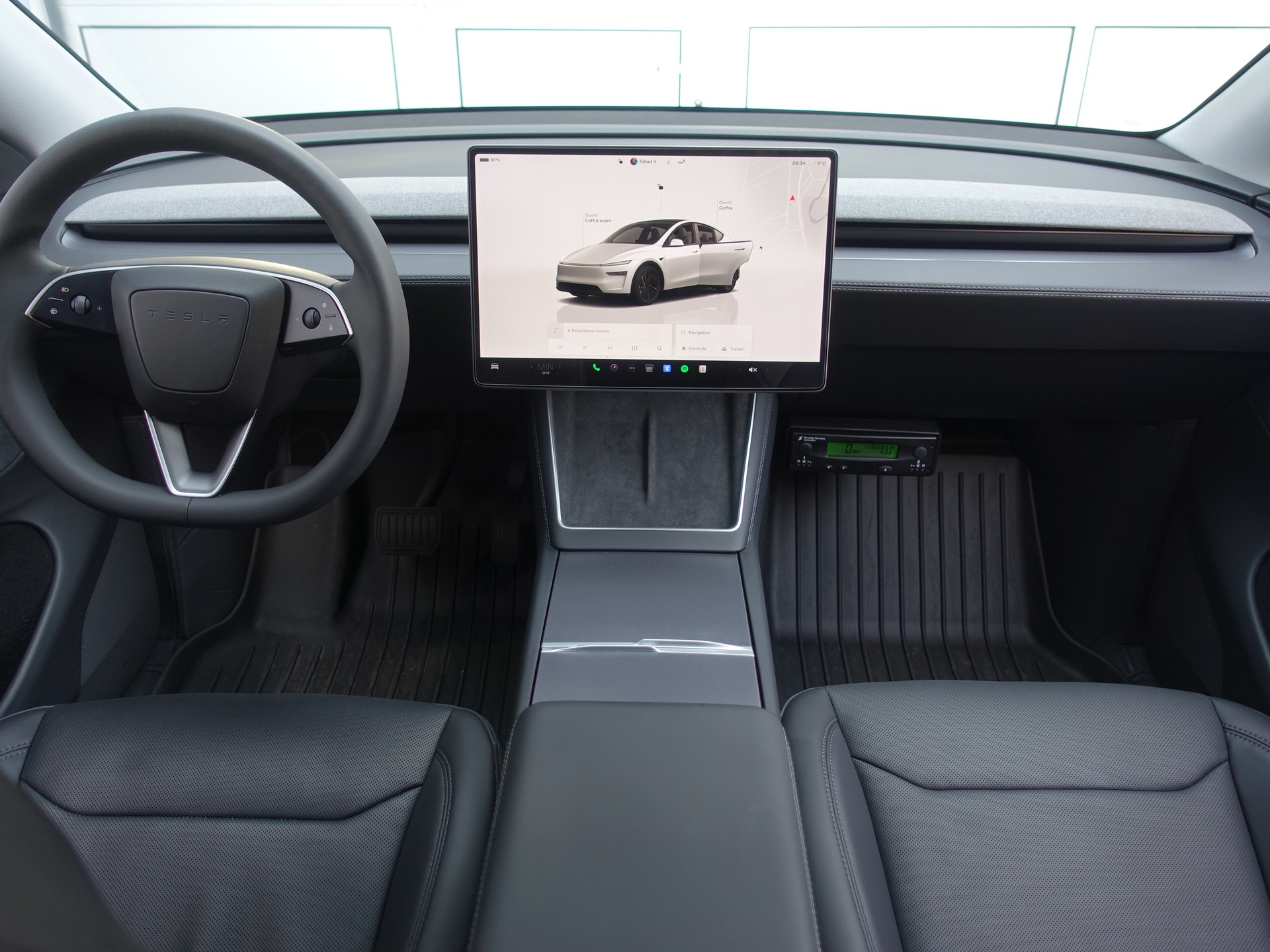 TESLA Model Y Dual Motor Long Range AWD Launch Edition-image-10