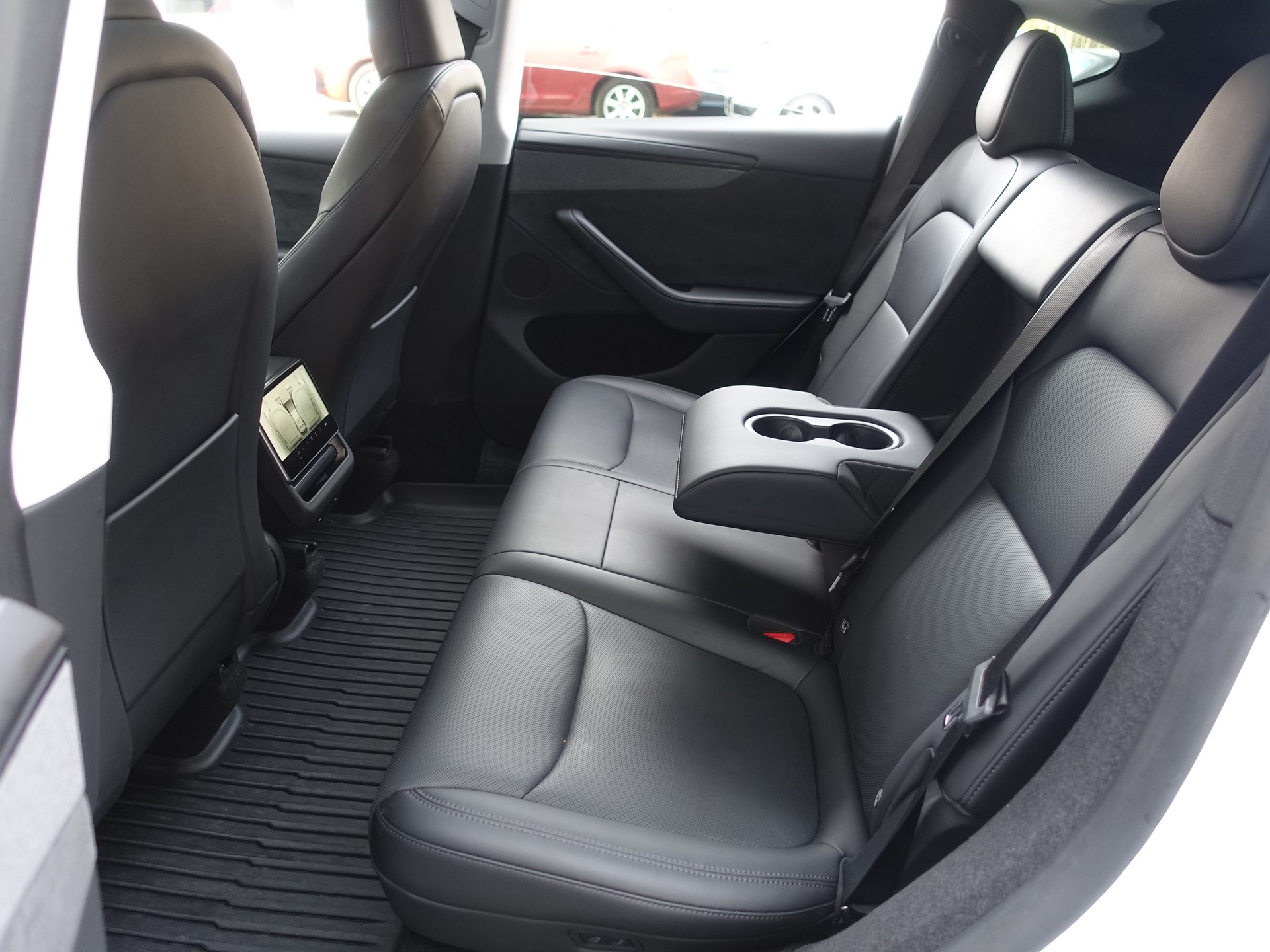 TESLA Model Y Dual Motor Long Range AWD Launch Edition-image-13