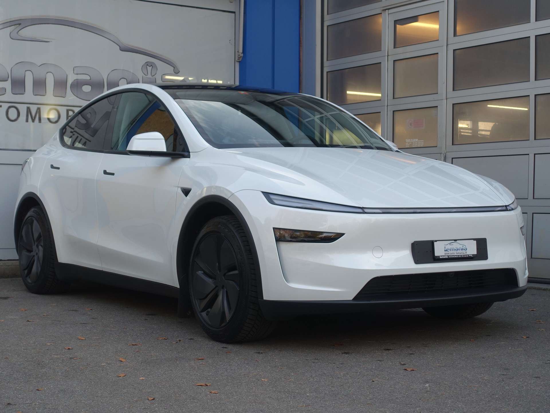 TESLA Model Y Dual Motor Long Range AWD Launch Edition-image-0