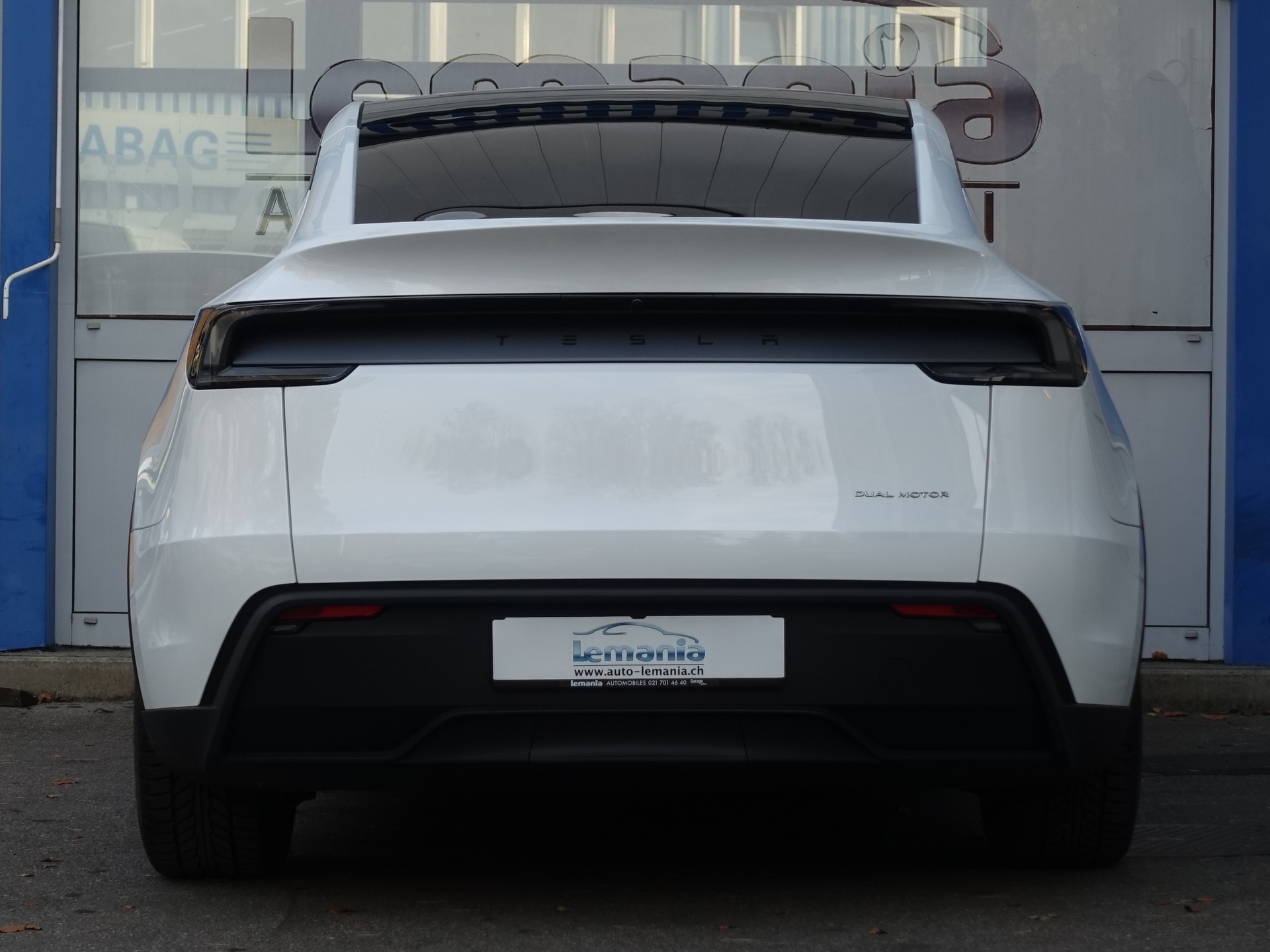TESLA Model Y Dual Motor Long Range AWD Launch Edition-image-5