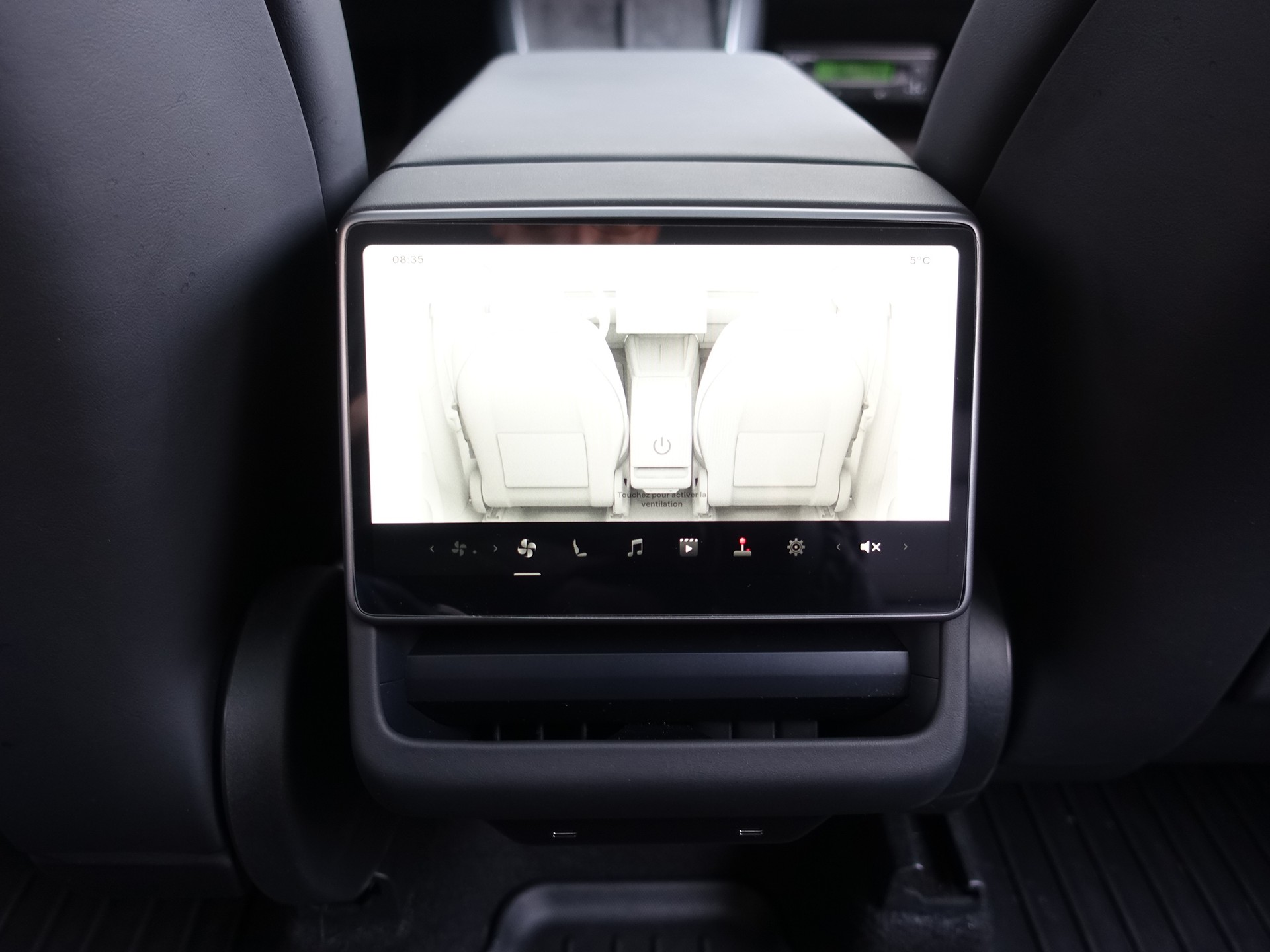 TESLA Model Y Dual Motor Long Range AWD Launch Edition-image-12