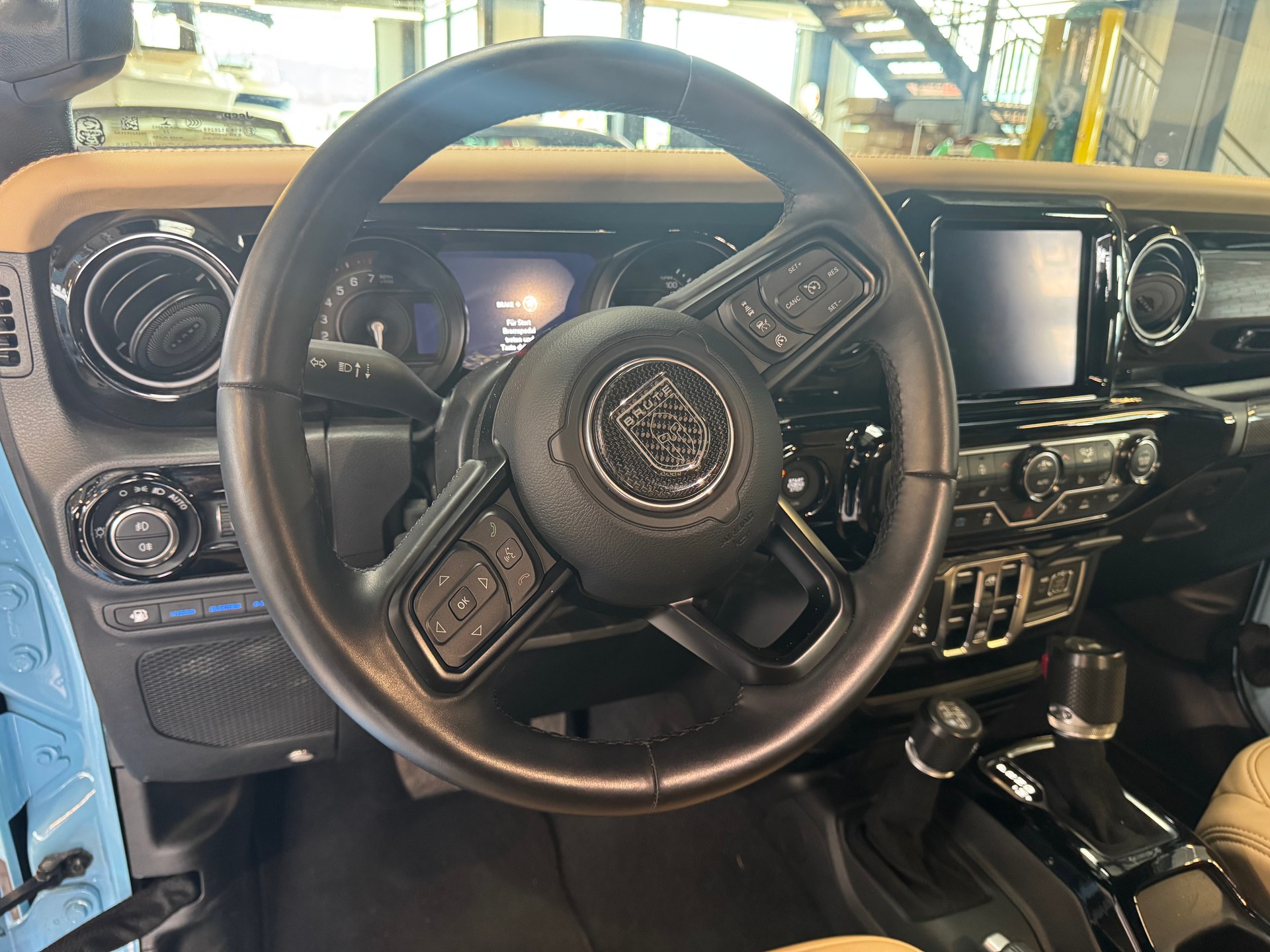 JEEP Unlimited Brute Edition 2.0 4Xe Skyone-image-10