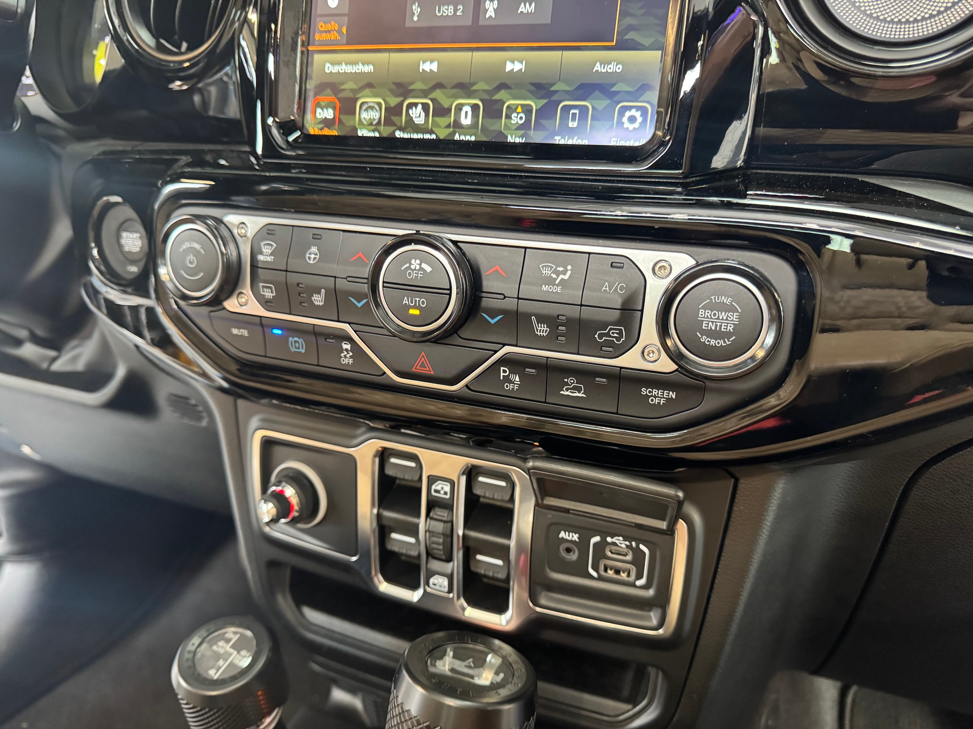 JEEP Unlimited Brute Edition 2.0 4Xe Skyone-image-15