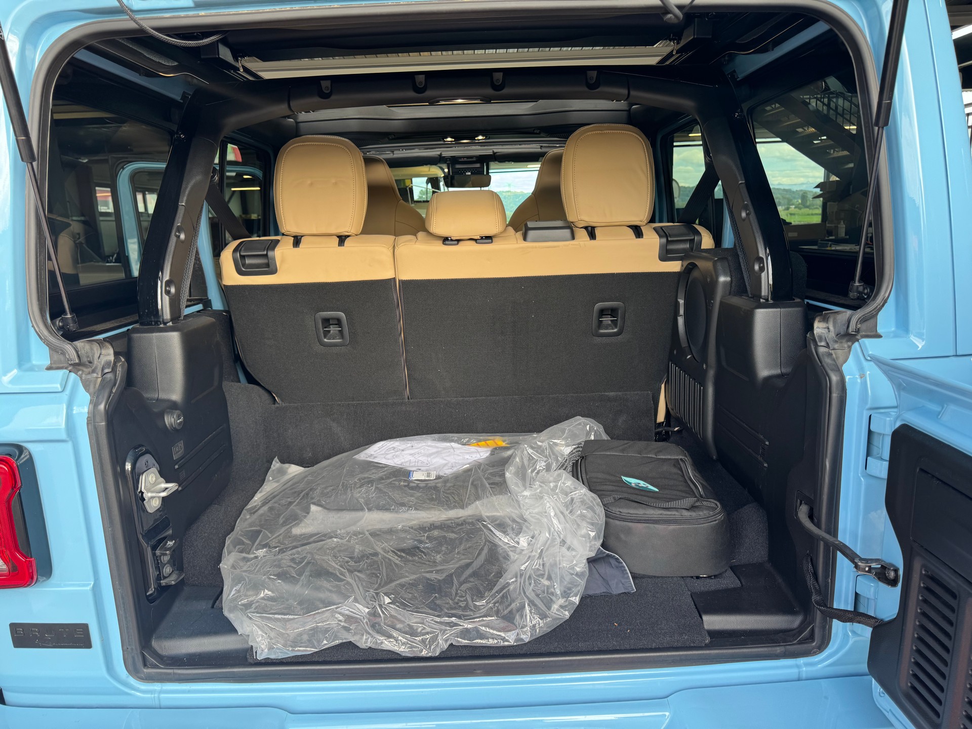 JEEP Unlimited Brute Edition 2.0 4Xe Skyone-image-18