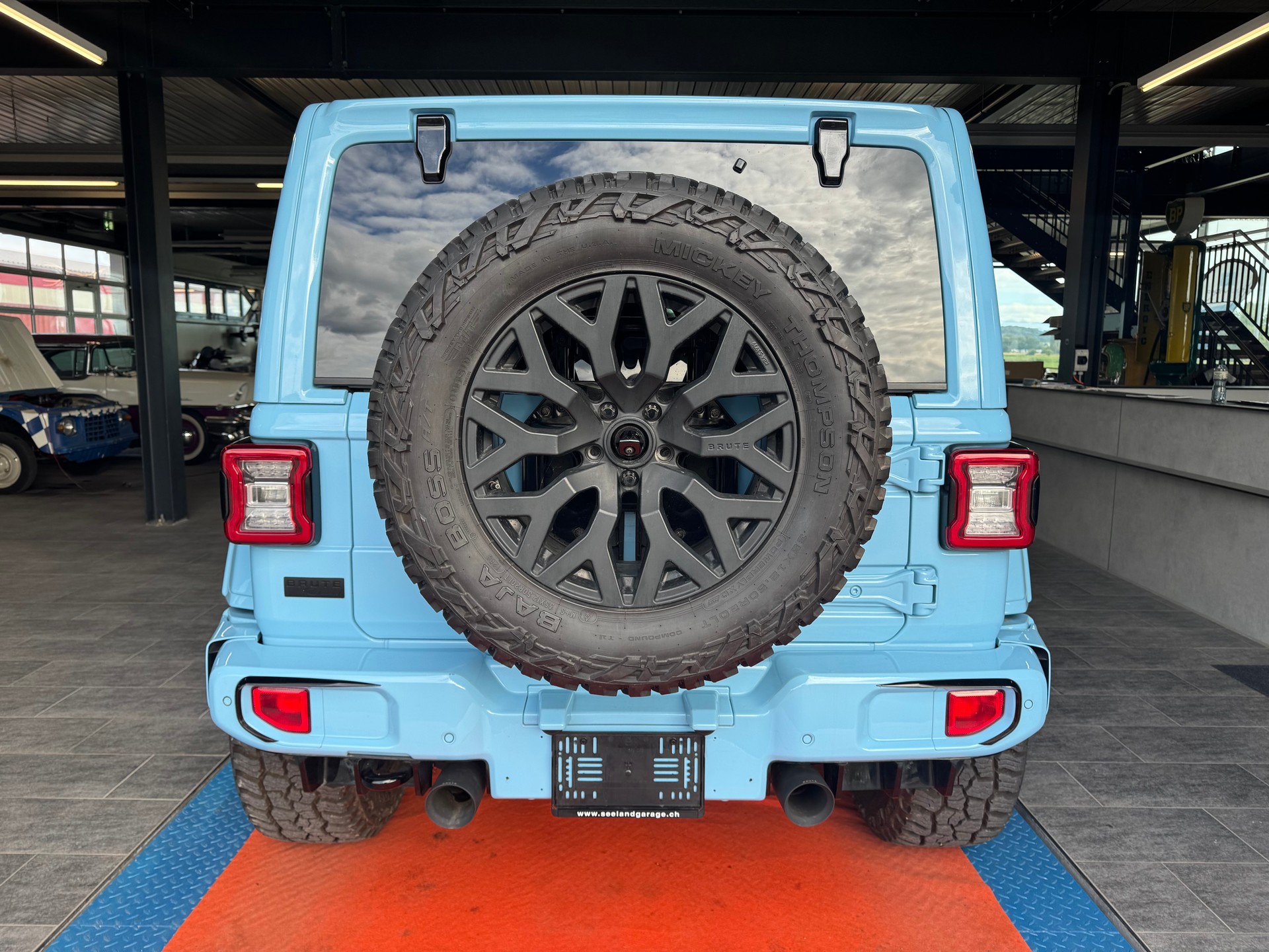 JEEP Unlimited Brute Edition 2.0 4Xe Skyone-image-4