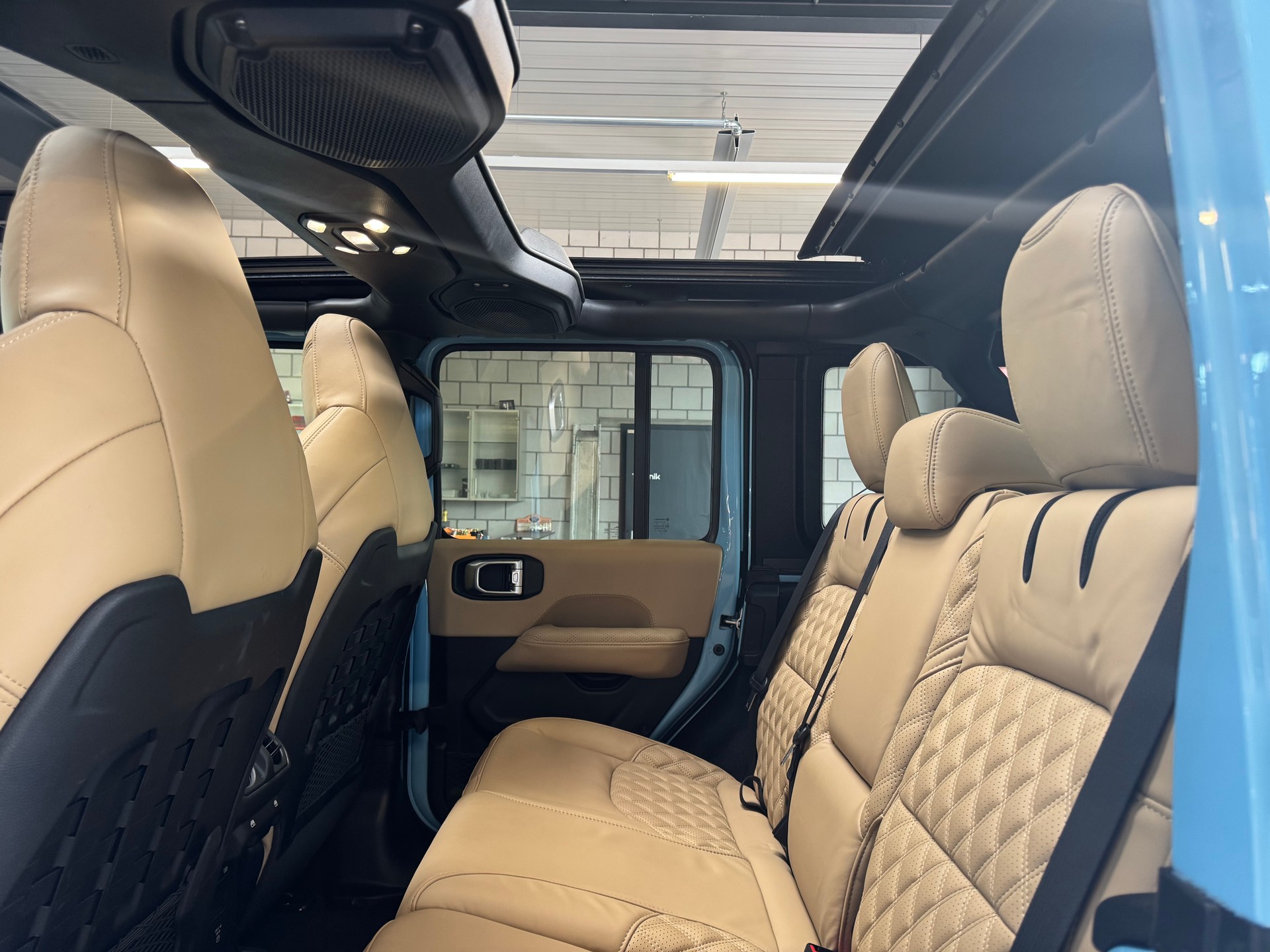 JEEP Unlimited Brute Edition 2.0 4Xe Skyone-image-12