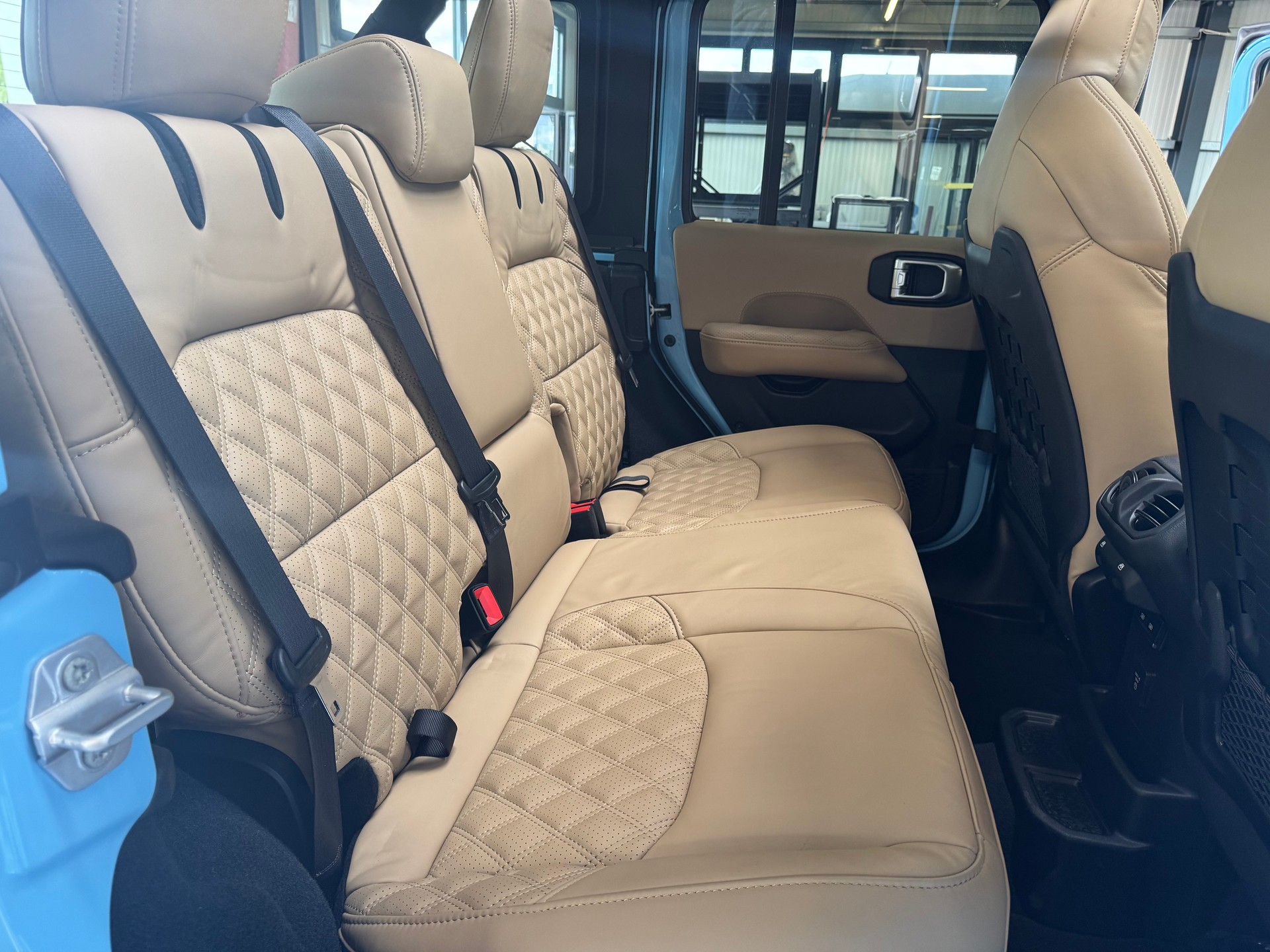 JEEP Unlimited Brute Edition 2.0 4Xe Skyone-image-16