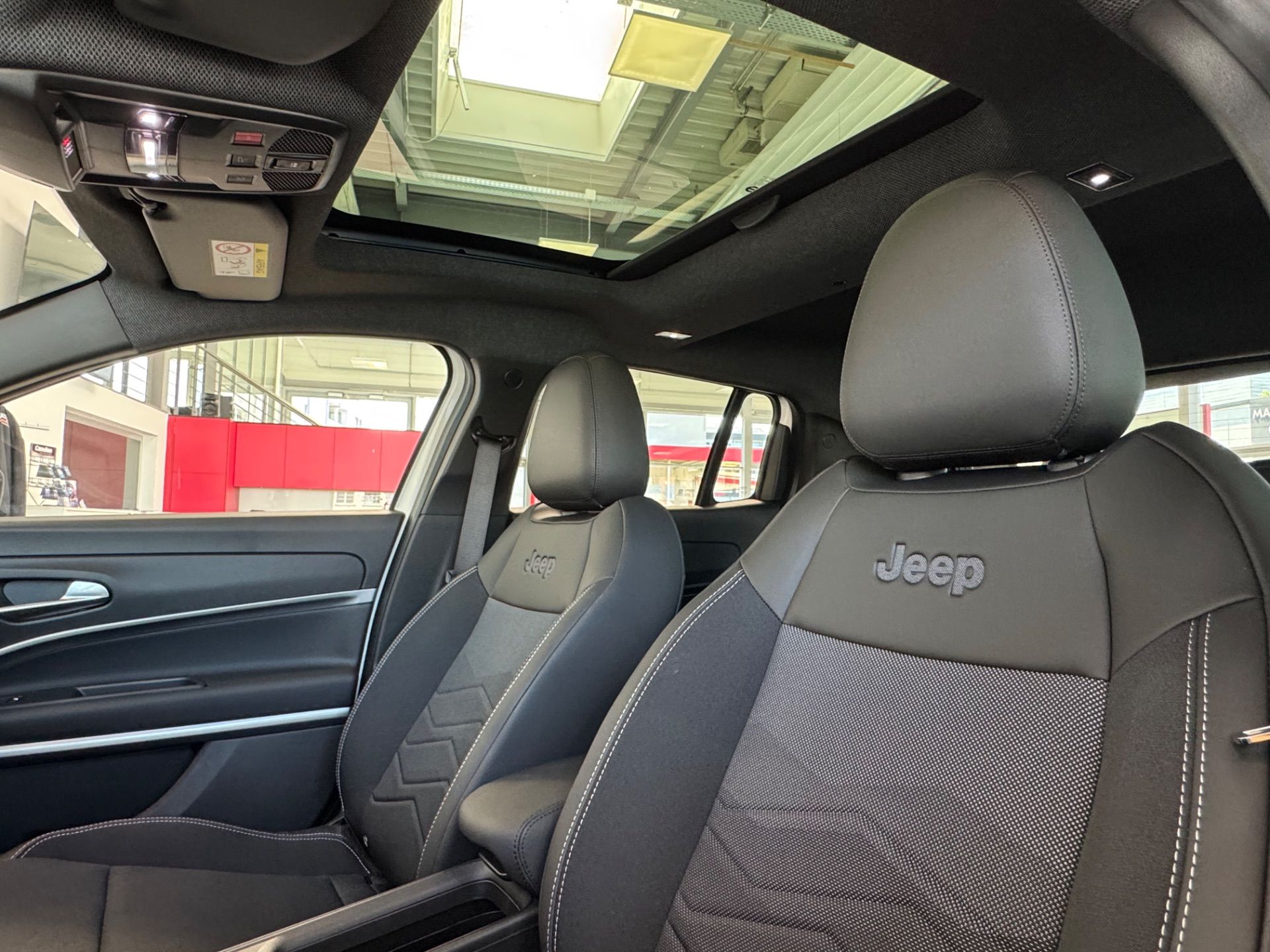 JEEP Avenger 1.2 Turbo MHEV Summit Sky-image-18