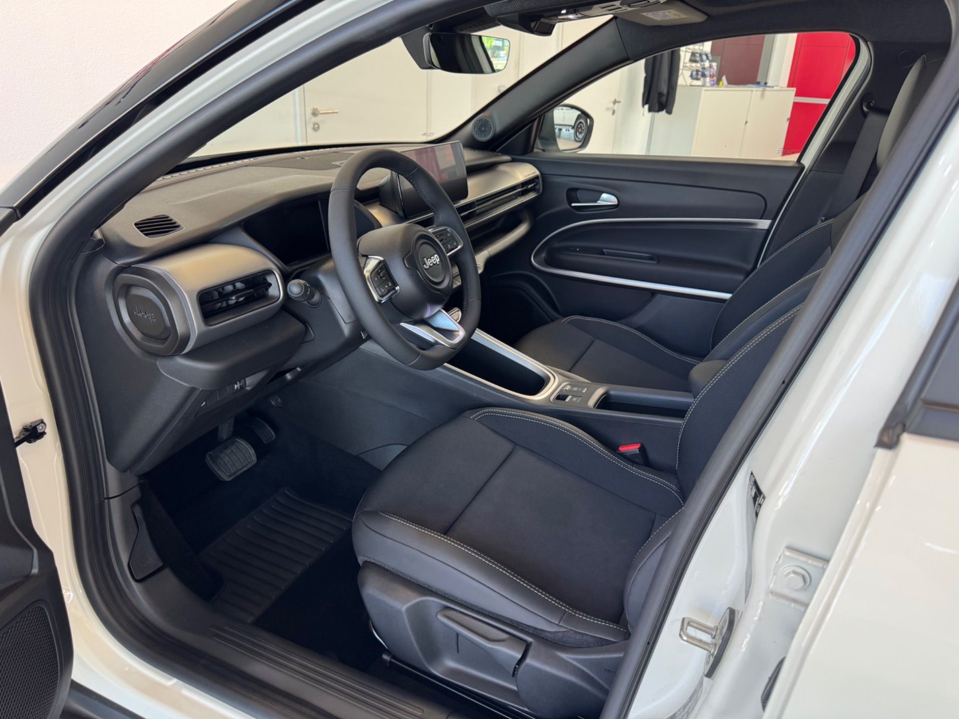 JEEP Avenger 1.2 Turbo MHEV Summit Sky-image-8