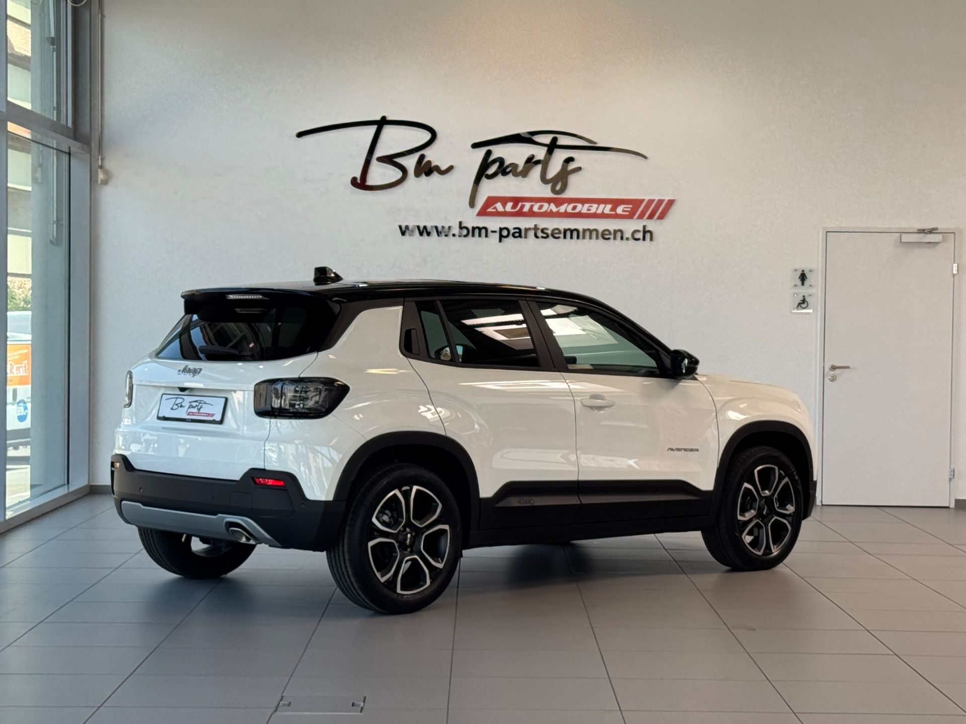 JEEP Avenger 1.2 Turbo MHEV Summit Sky-image-5