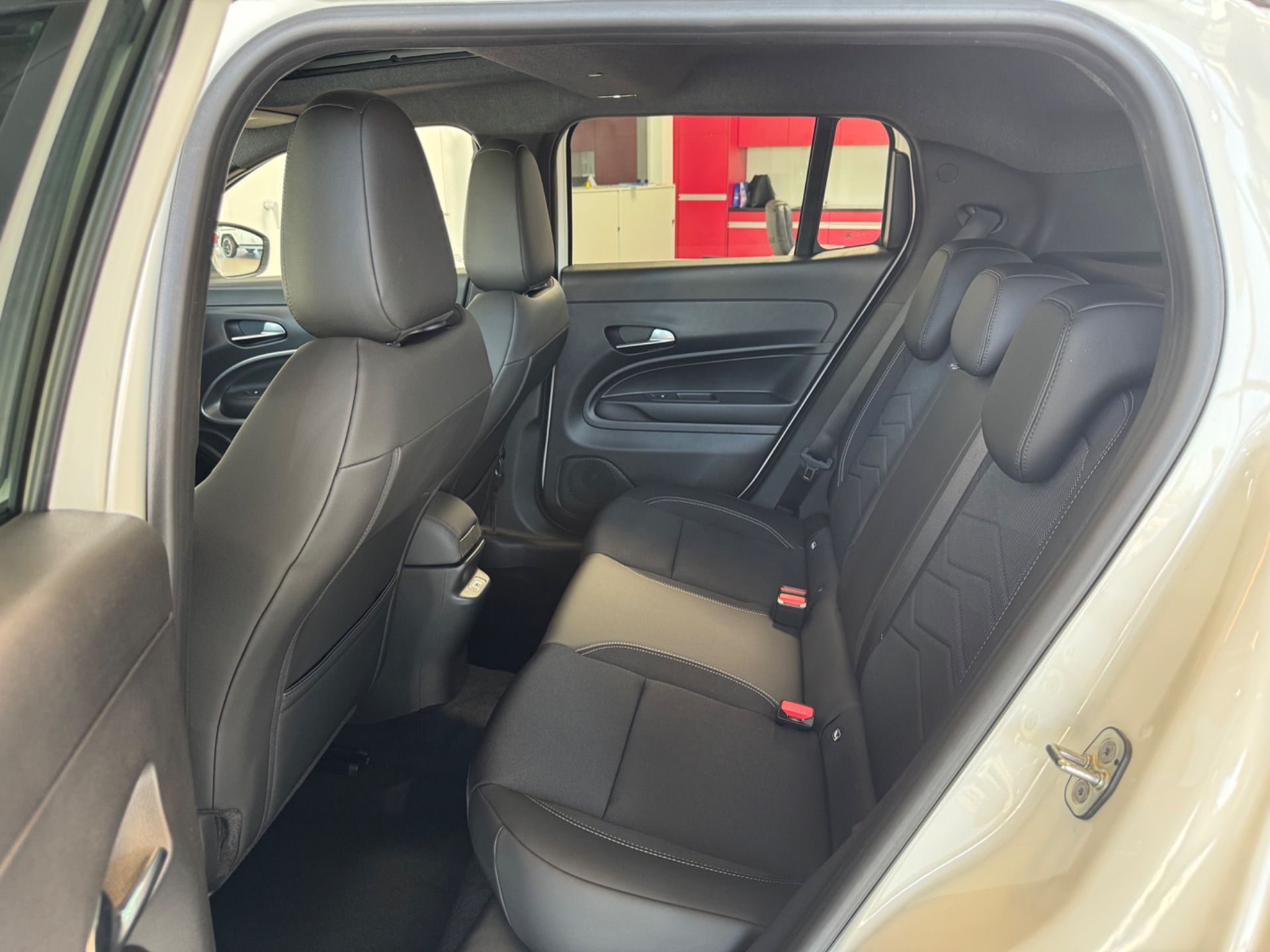 JEEP Avenger 1.2 Turbo MHEV Summit Sky-image-21