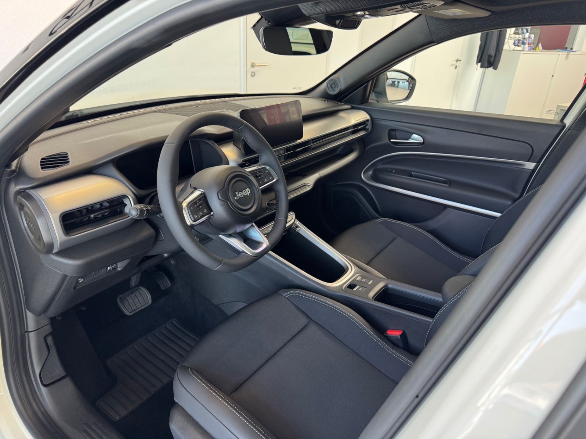 JEEP Avenger 1.2 Turbo MHEV Summit Sky-image-9