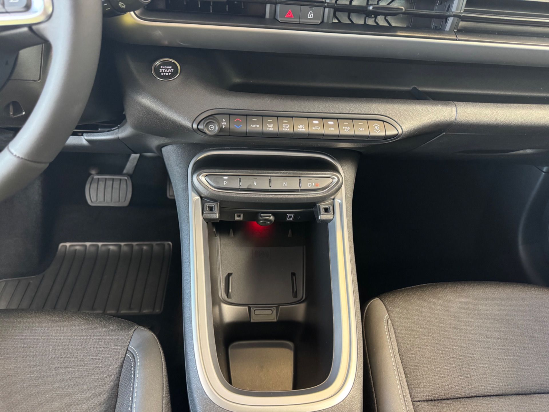 JEEP Avenger 1.2 Turbo MHEV Summit Sky-image-17