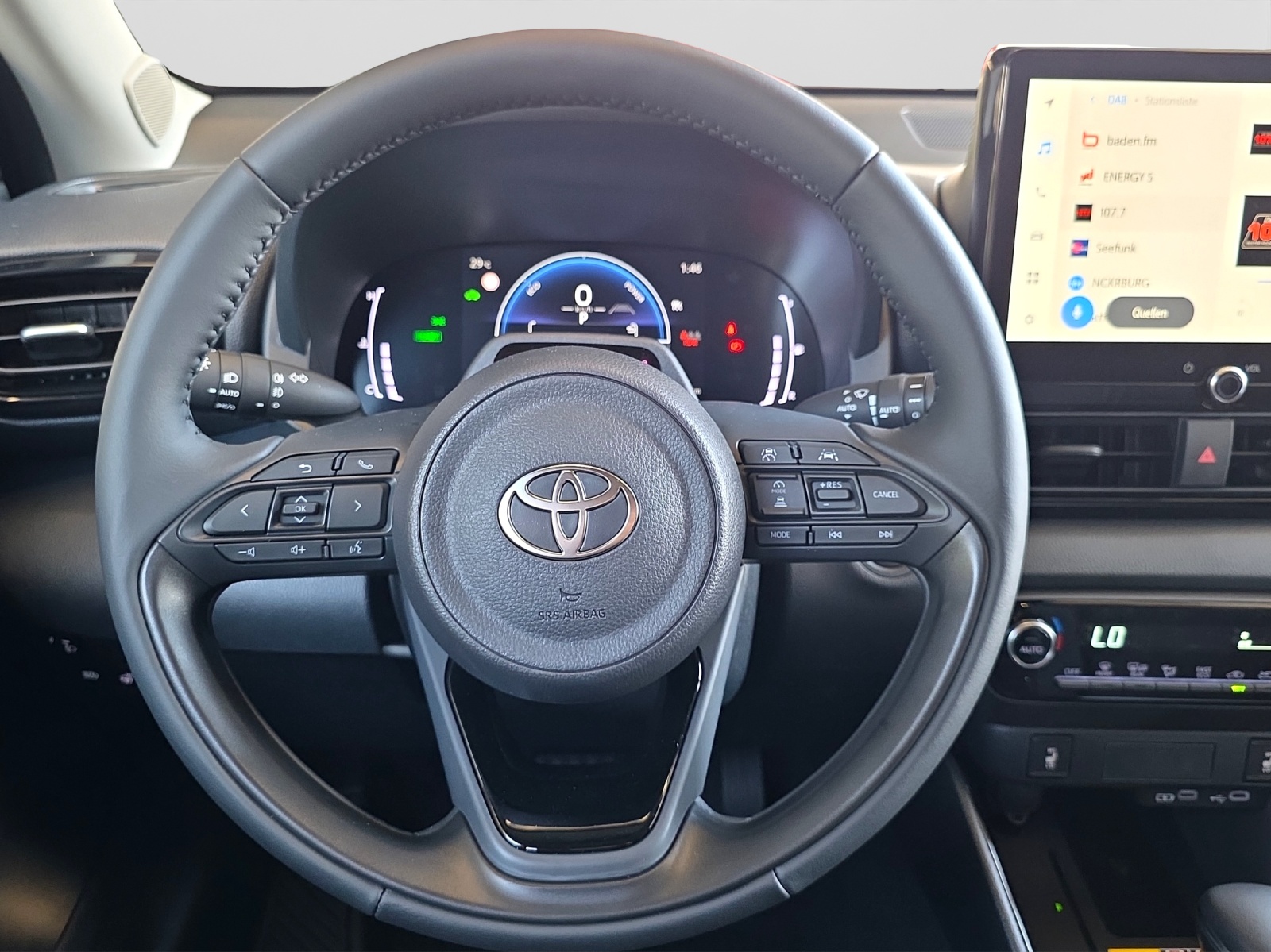 TOYOTA Yaris 1.5 VVT-i HSD Trend-image-9