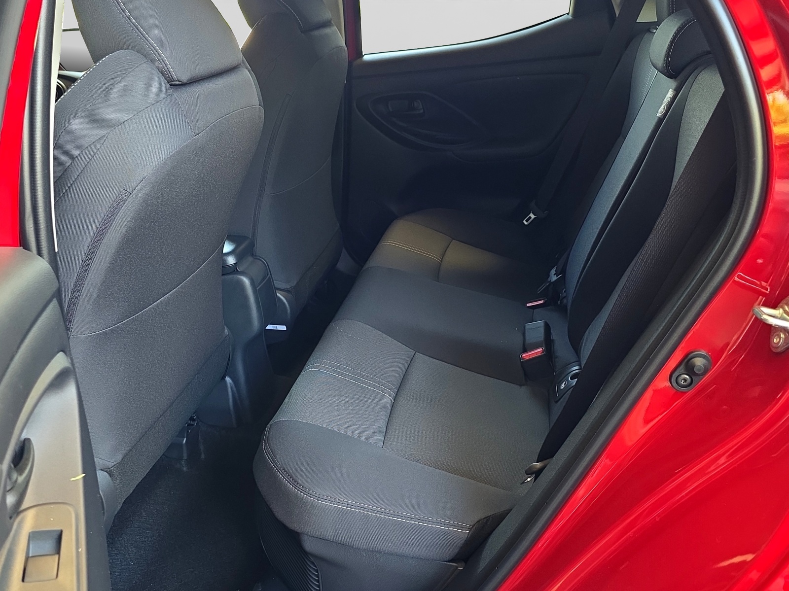 TOYOTA Yaris 1.5 VVT-i HSD Trend-image-12