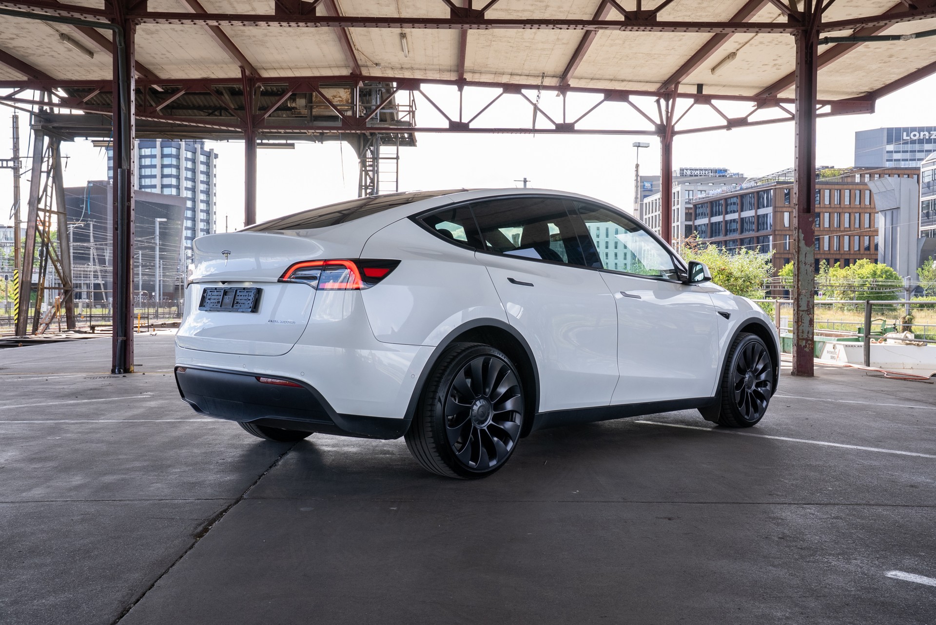 TESLA Model Y Long Range-image-2