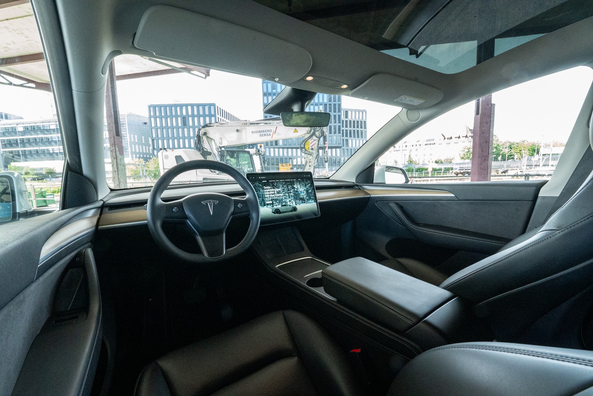 TESLA Model Y Long Range-image-7