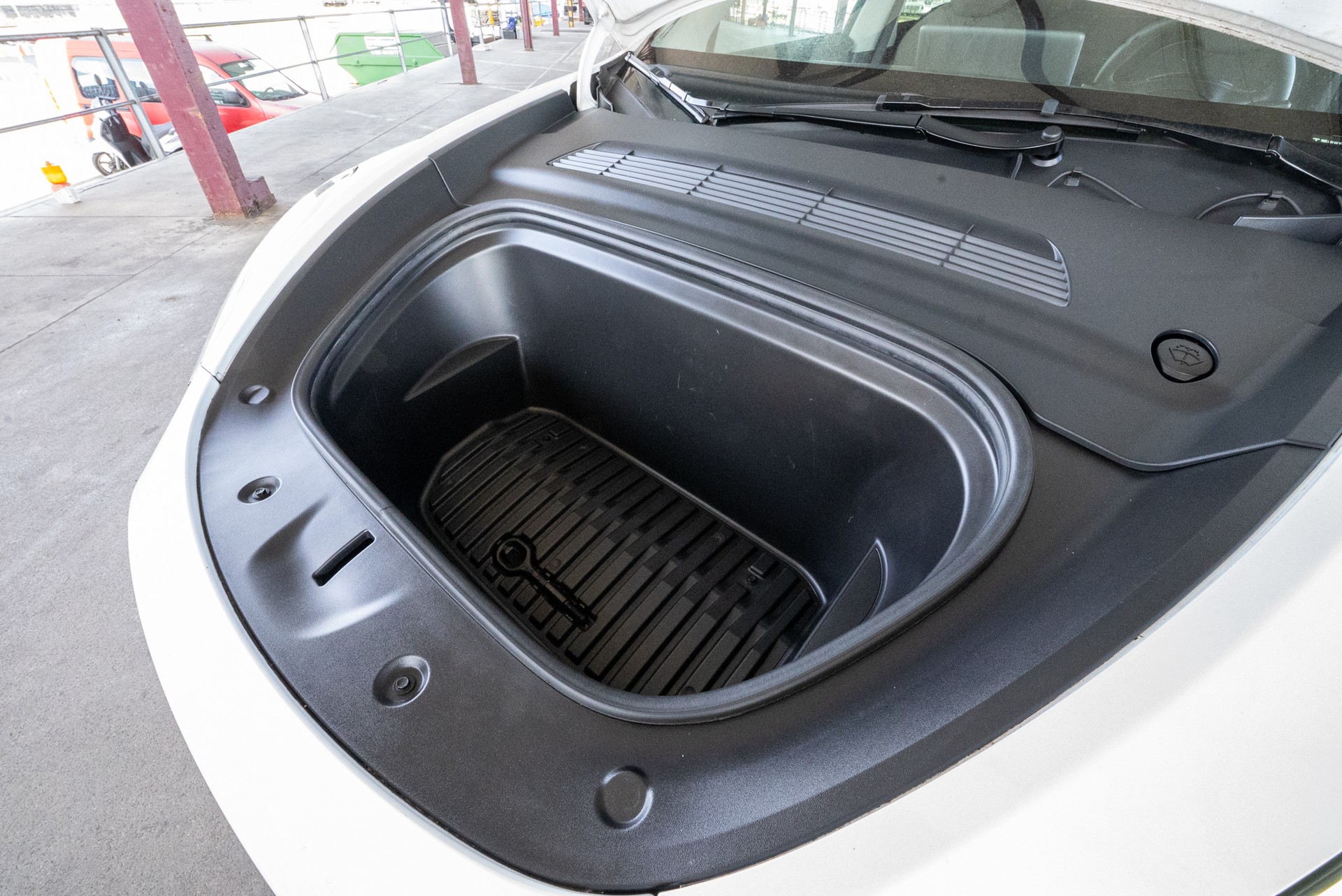 TESLA Model Y Long Range-image-13