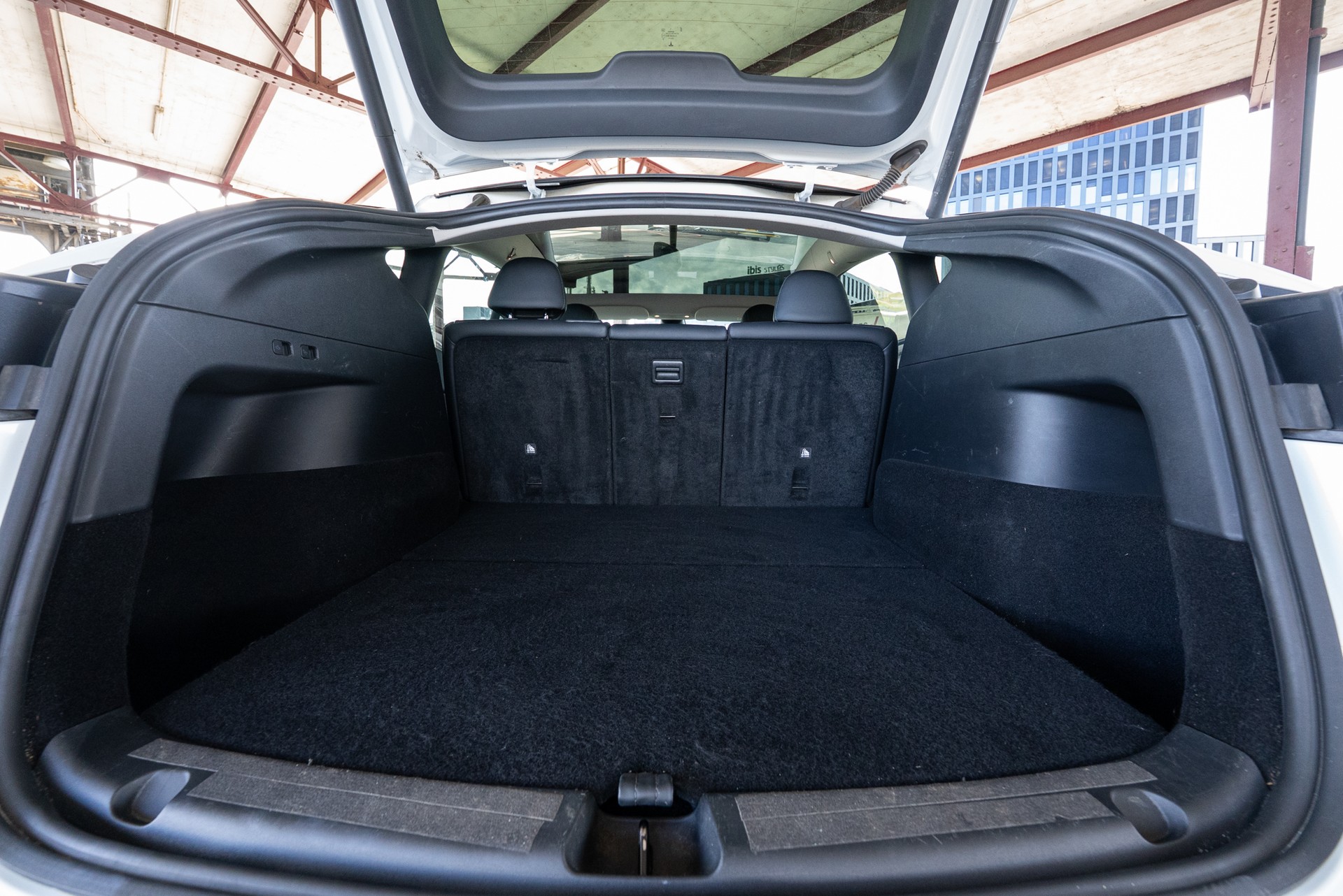 TESLA Model Y Long Range-image-12