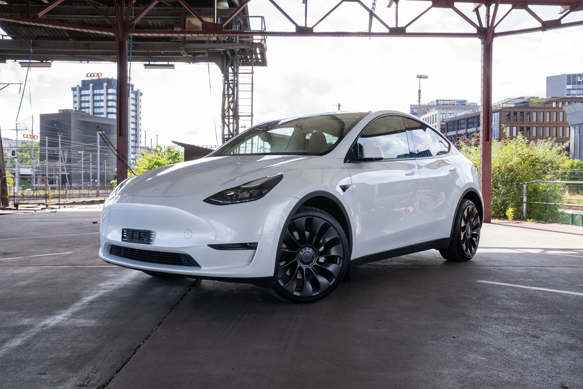 TESLA Model Y Long Range-image-0